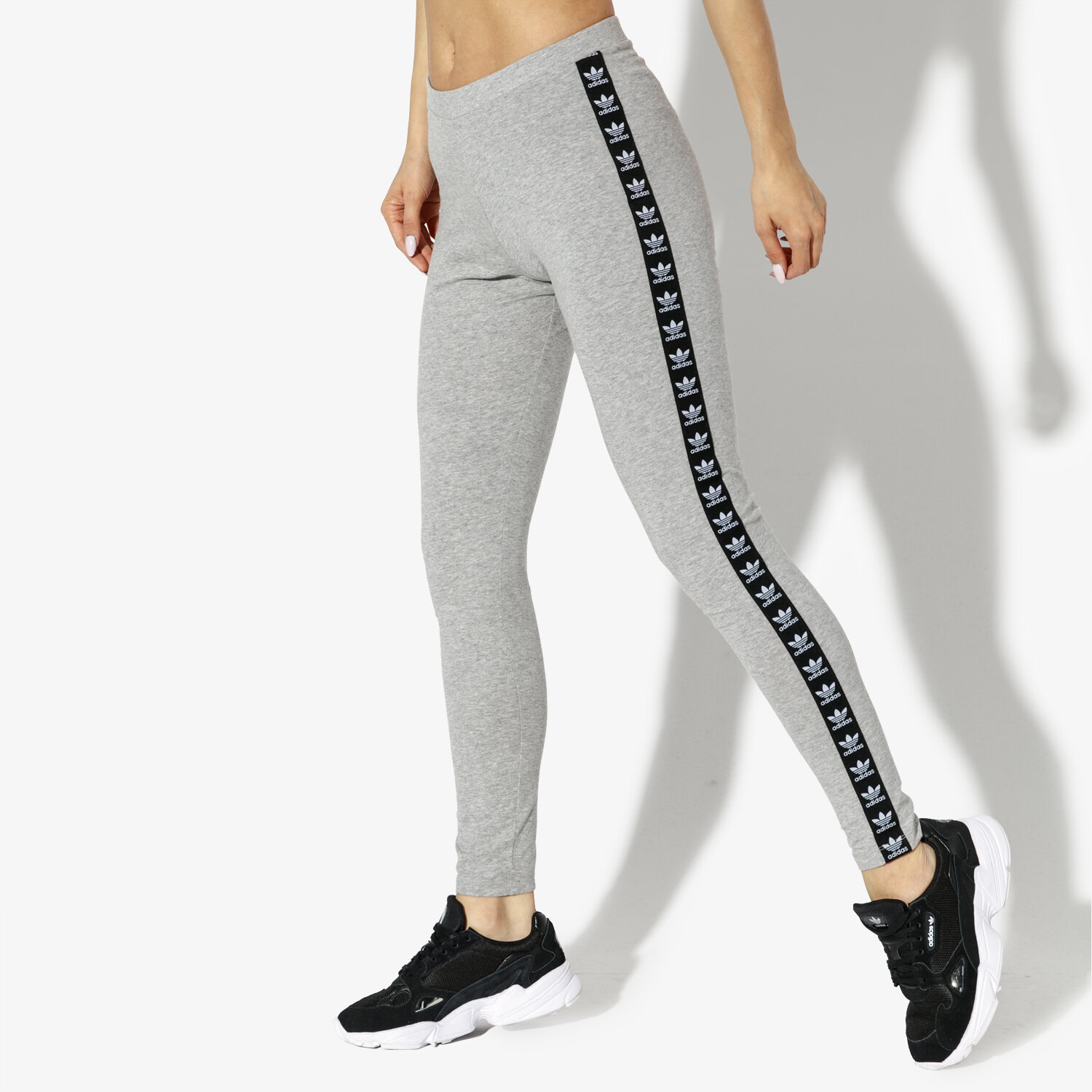 Femei pantaloni ADIDAS COLANȚI TRF DN8407 Gri