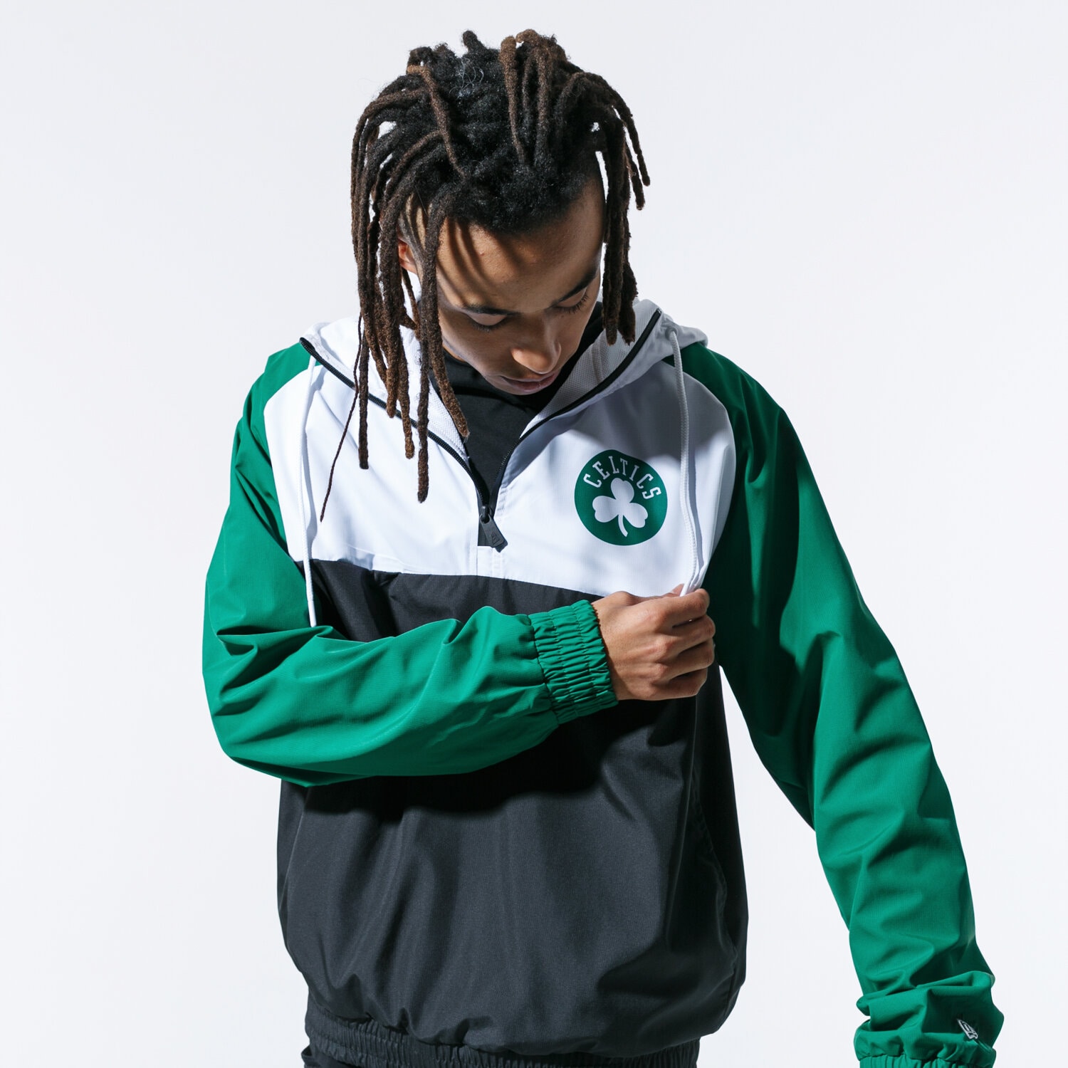 Bărbați eacă de iarnă NEW ERA JACHETĂ NBA HOODED WINDBREAKER BOSCEL BLKKGRWHI 12033460 Verde