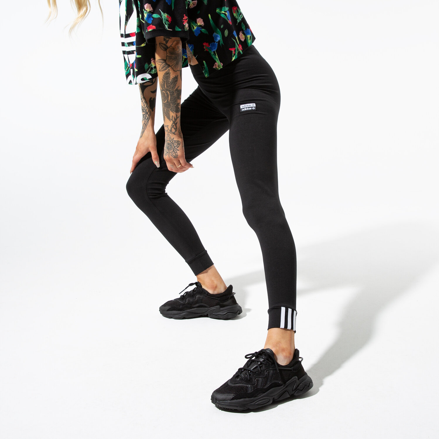Femei pantaloni ADIDAS COLANȚI VOCAL TIGHT ED5854 Negru