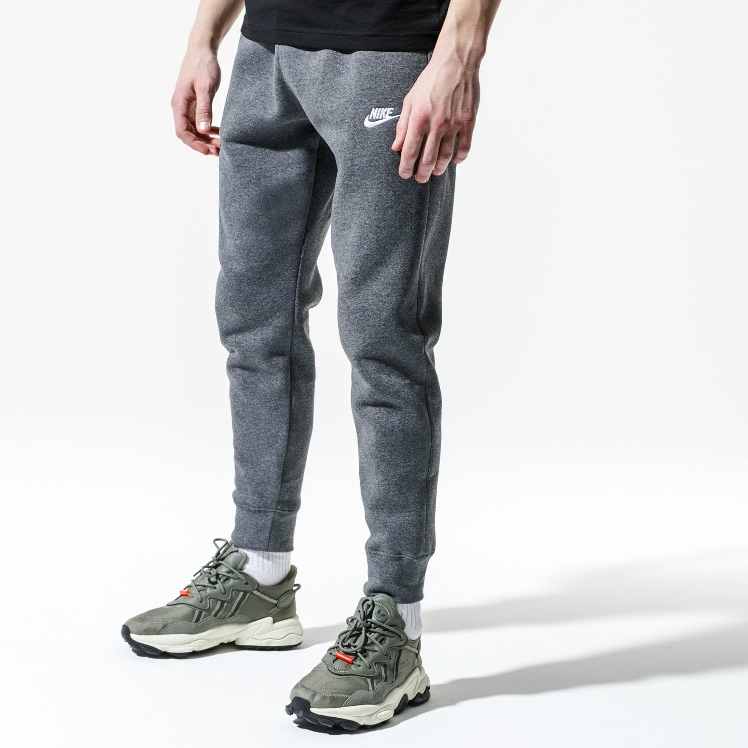 Bărbați pantaloni NIKE PANTALONI  SPORTSWEAR CLUB FLEECE BV2671-071 Gri