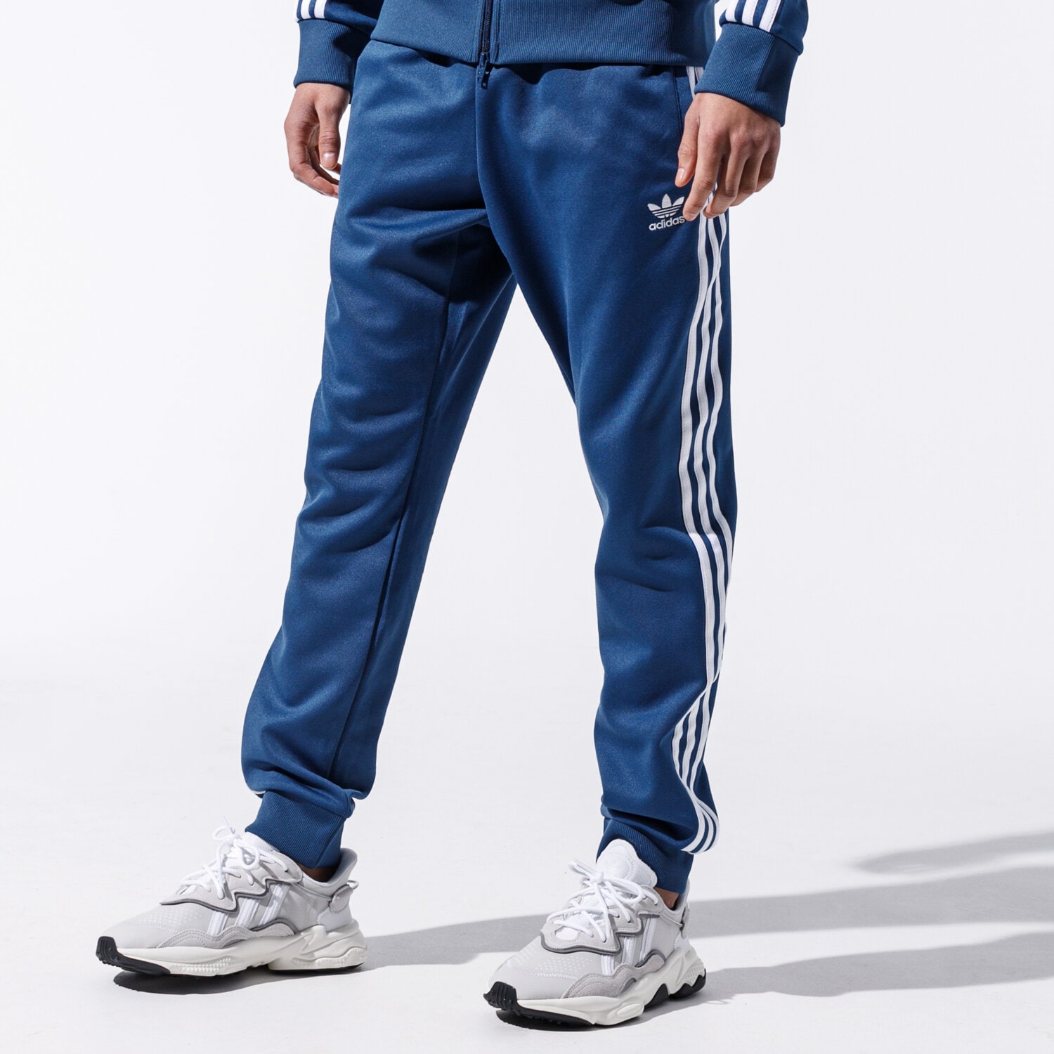 Bărbați pantaloni ADIDAS PANTALONI  SST TP FM3807 Bleumarin
