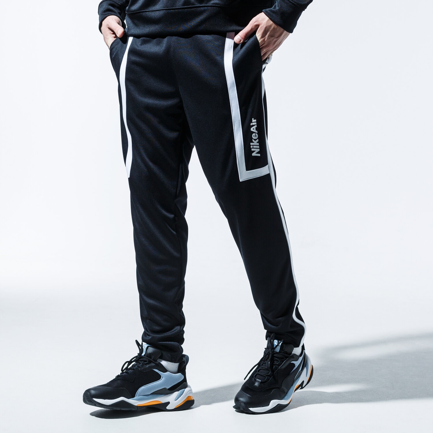 Bărbați pantaloni NIKE PANTALONI  AIR CJ4838-010 Negru