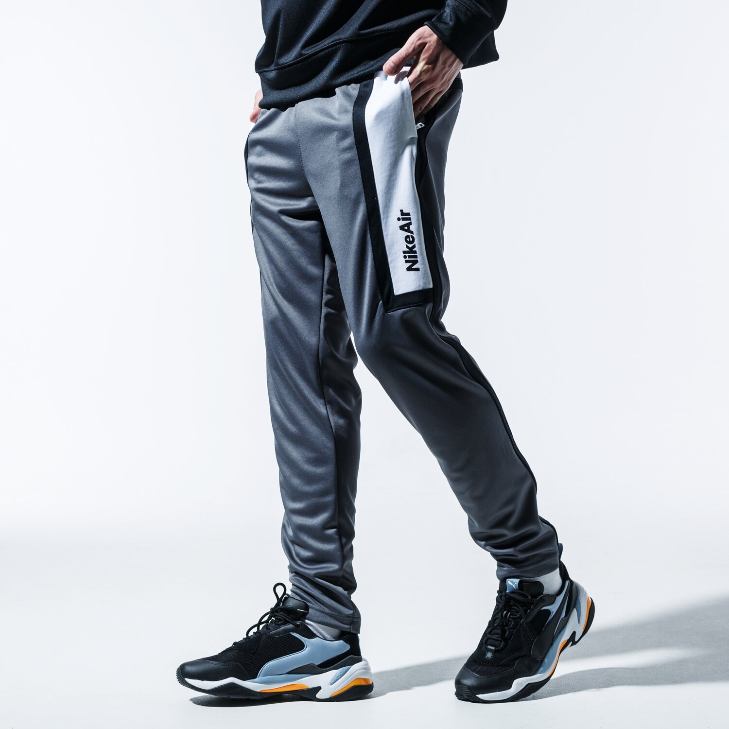 Bărbați pantaloni NIKE PANTALONI  AIR CJ4838-021 Gri
