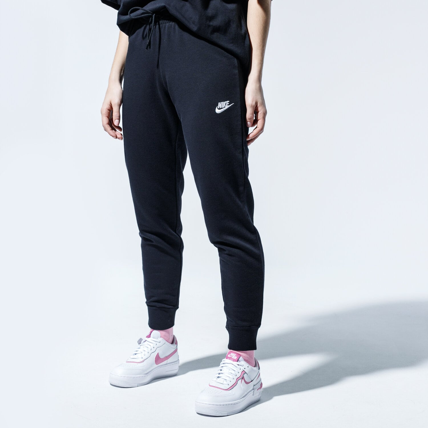Femei pantaloni NIKE PANTALONI  SPORTSWEAR ESSENTIAL BV4099-010 Negru