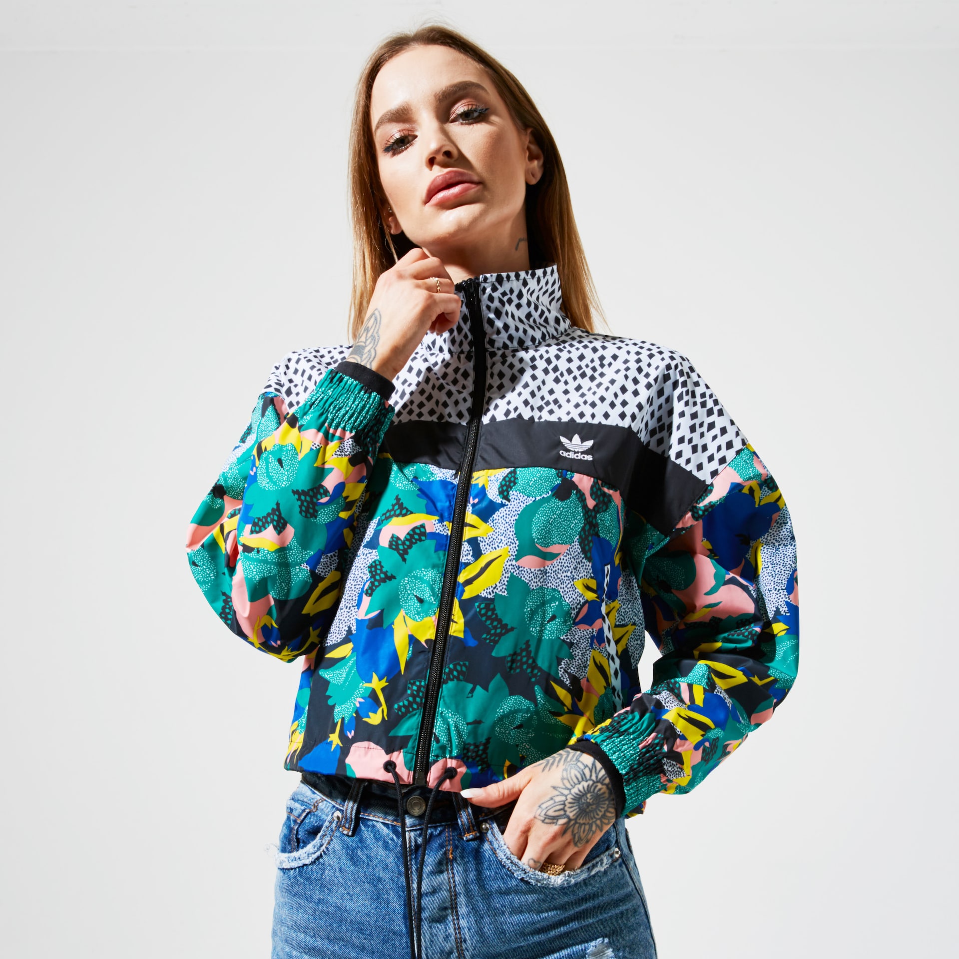 Femei geacă de iarnă ADIDAS JACHETĂ WINDBREAKER GC6848 Mulicolor