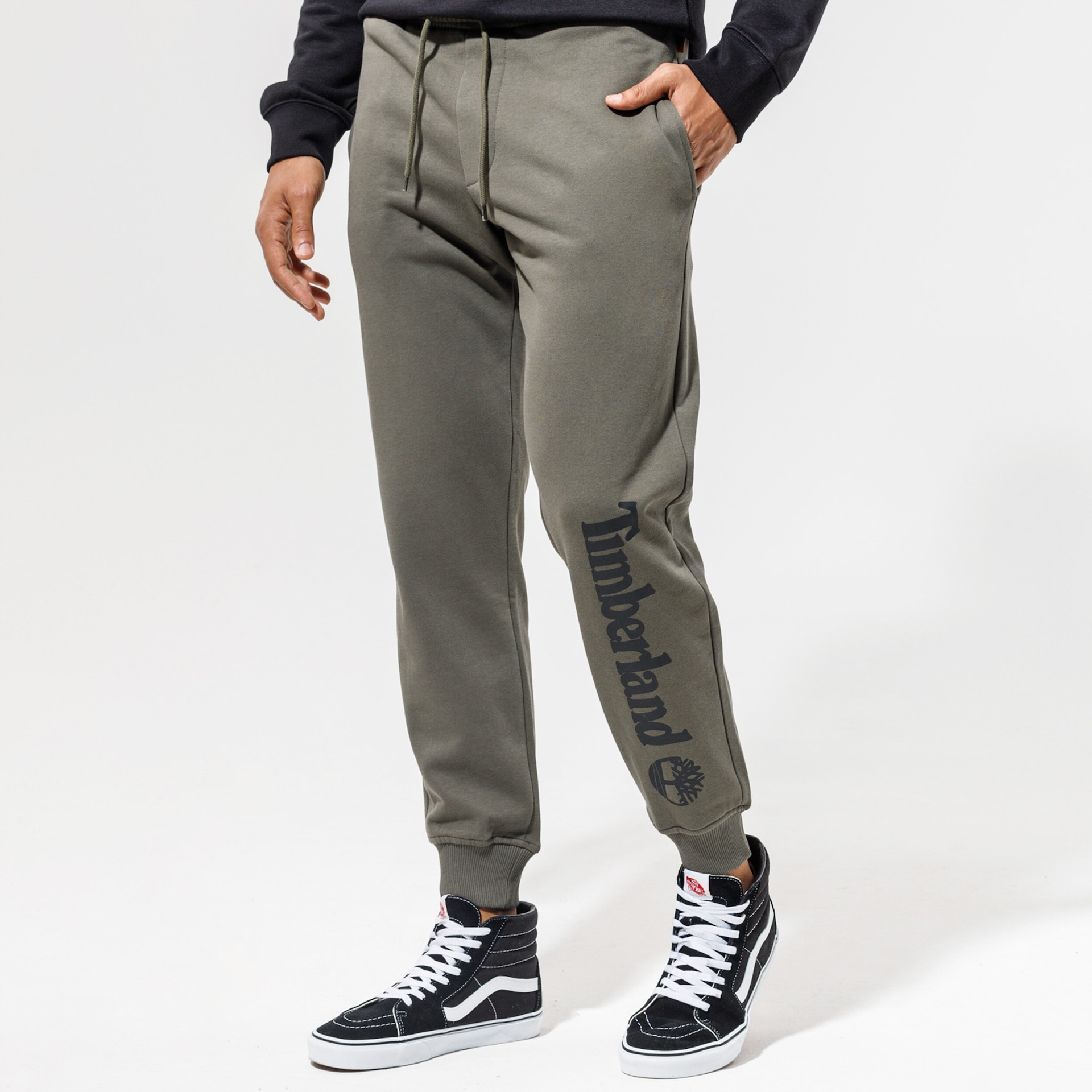 Bărbați pantaloni TIMBERLAND PANTALONI  YC CORE TREE LOGO SWEATPANT LOGO SWEAT TB0A2BVFZ281 Kaki