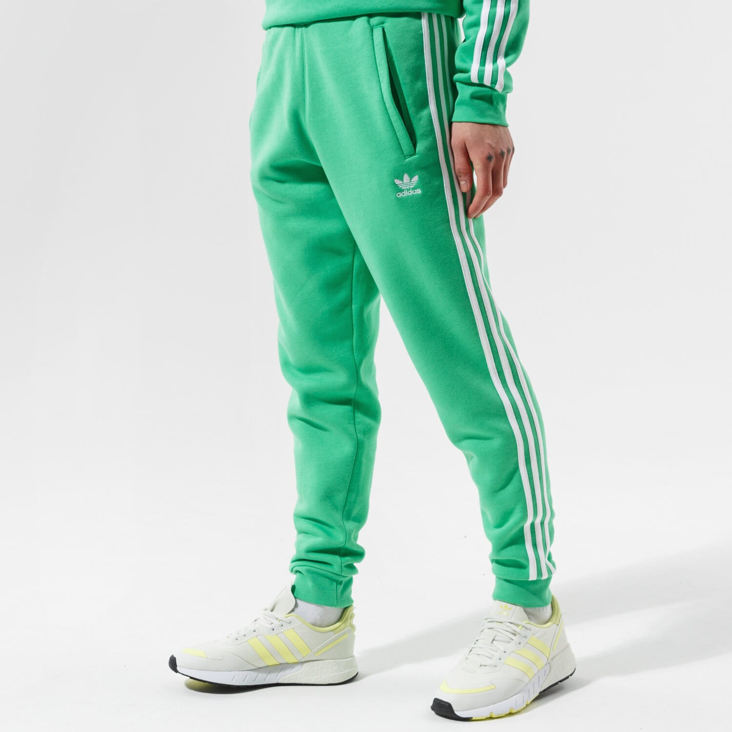 Bărbați pantaloni ADIDAS PANTALONI  3-STRIPES PANT H06686 Verde