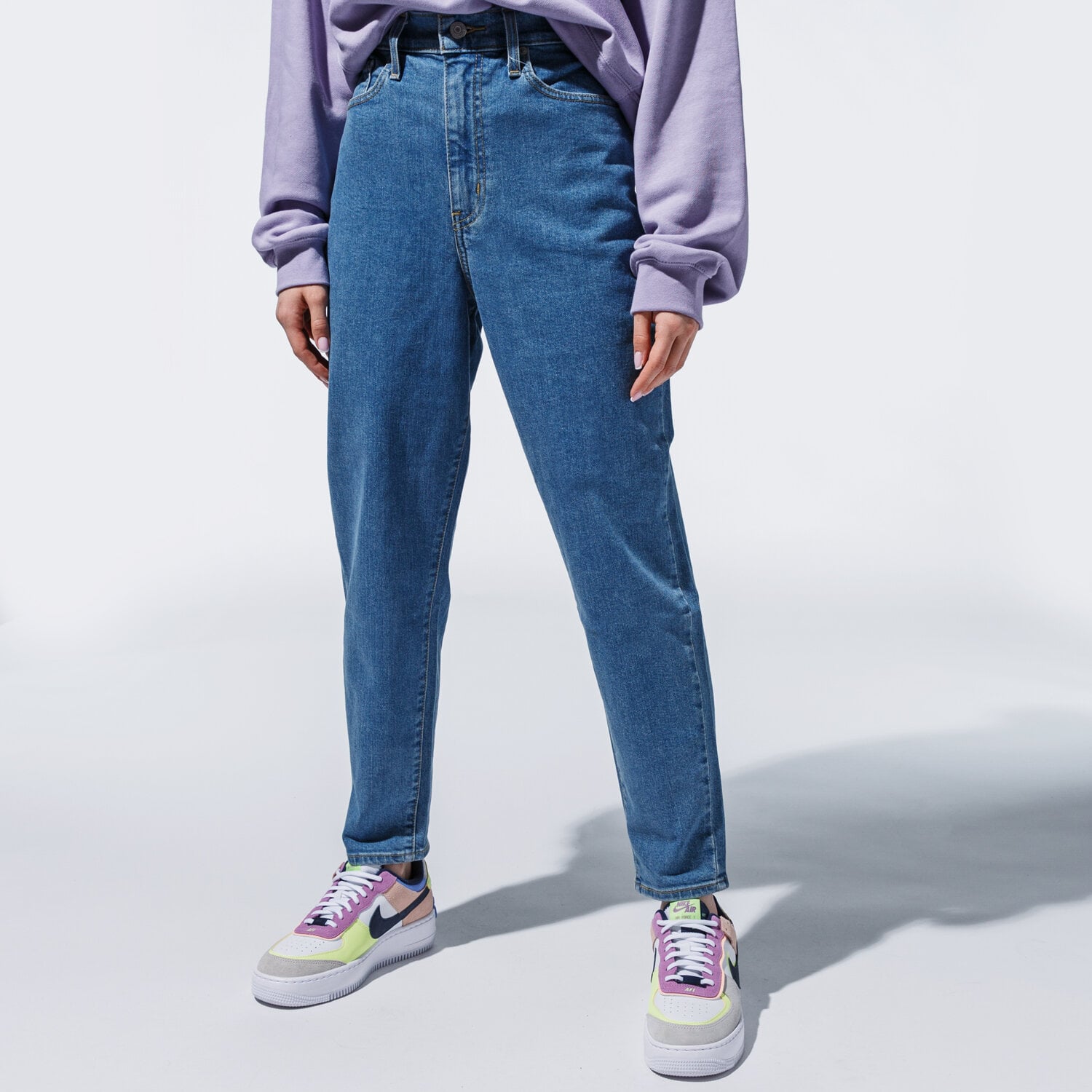 Femei pantaloni LEVI'S MOM JEANS  26986-0002 Albastru