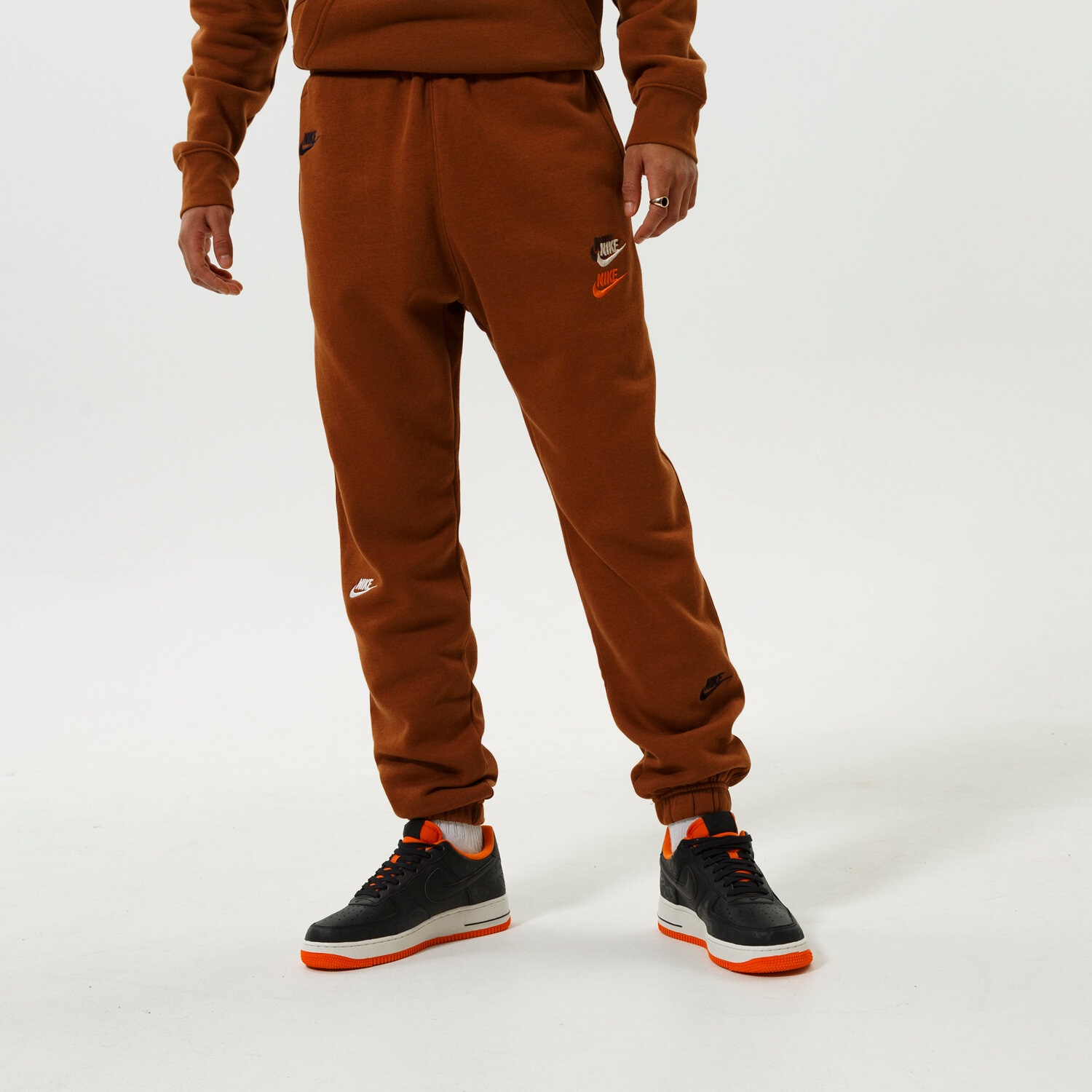 Bărbați pantaloni NIKE PANTALONI  M NSW SPE+ BB JGGR M FTA DM8884-204 Maro