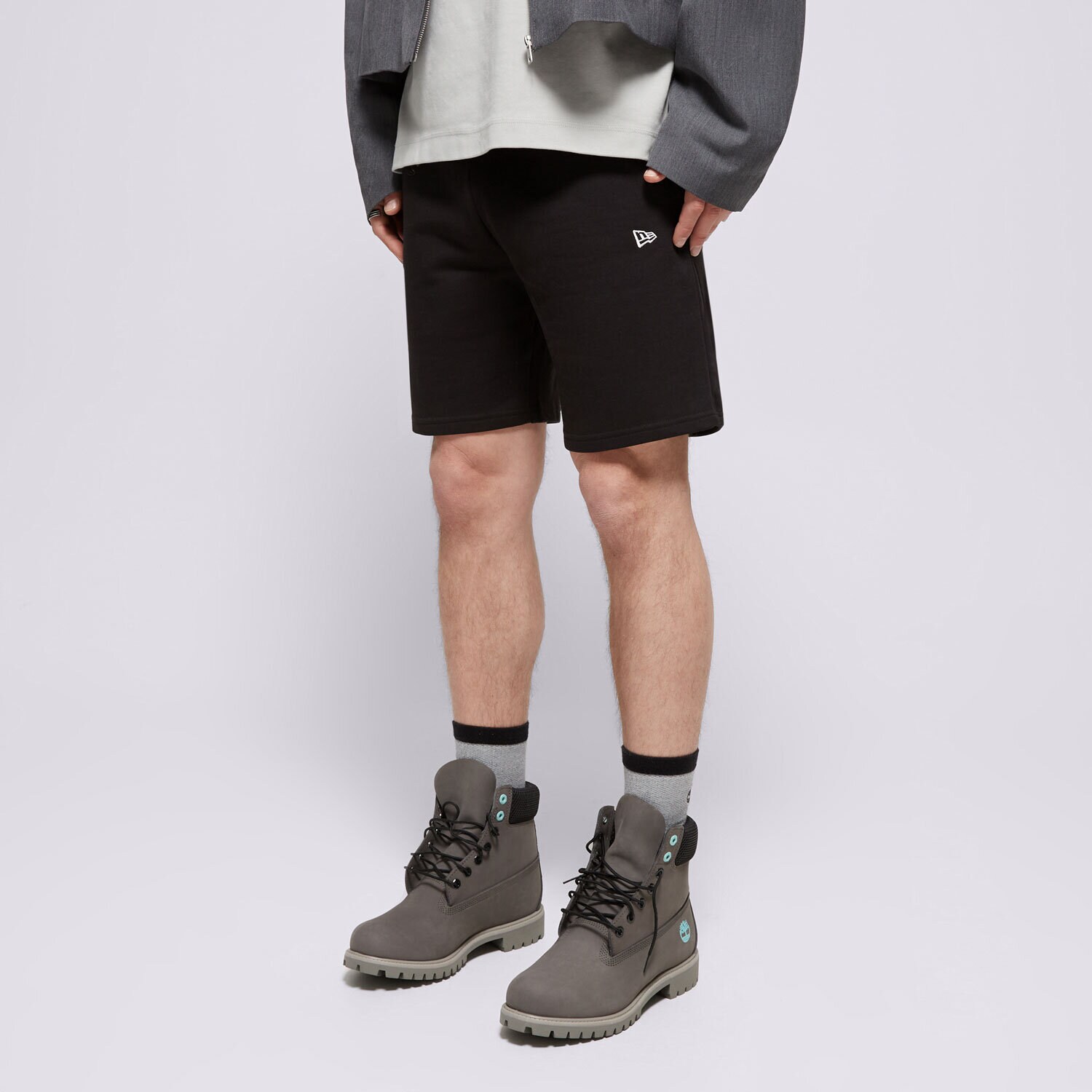 Femei pantaloni scurți NEW ERA PANTALONI SCURȚI ESSENTIAL SHORT 12836800SMU Negru