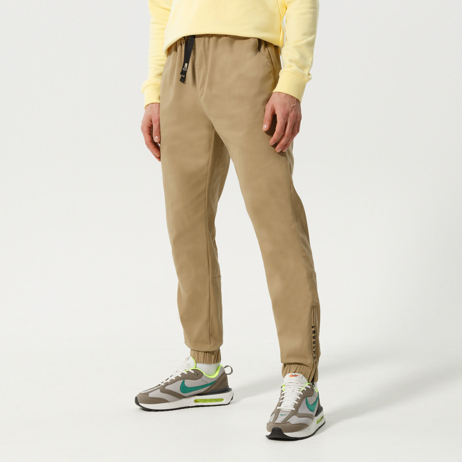 Bărbați pantaloni CONFRONT PANTALONI  ESSENTIAL CF122SPM17001 Bej