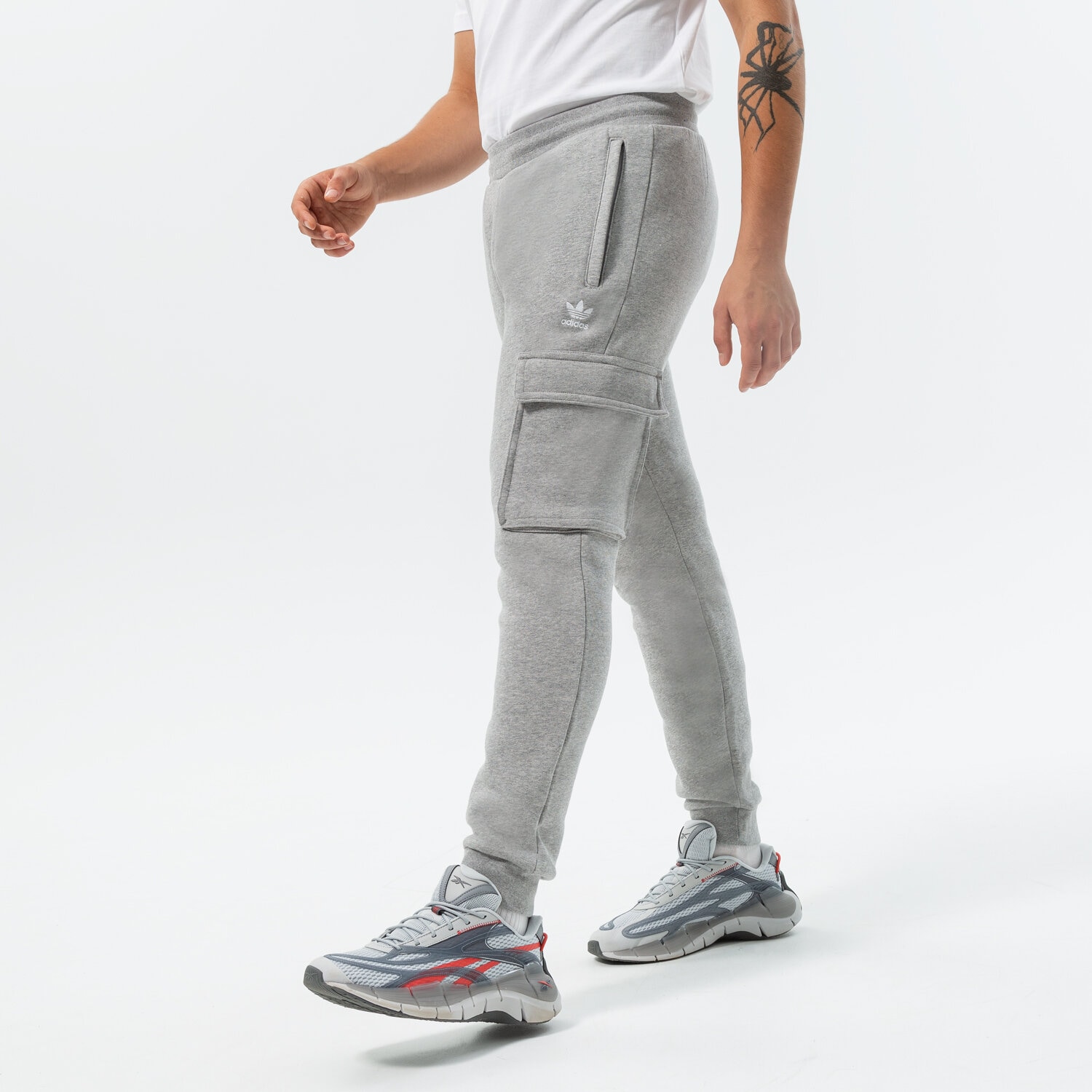 Bărbați pantaloni ADIDAS PANTALONI  ESSENTIALS C P HK0184 Gri