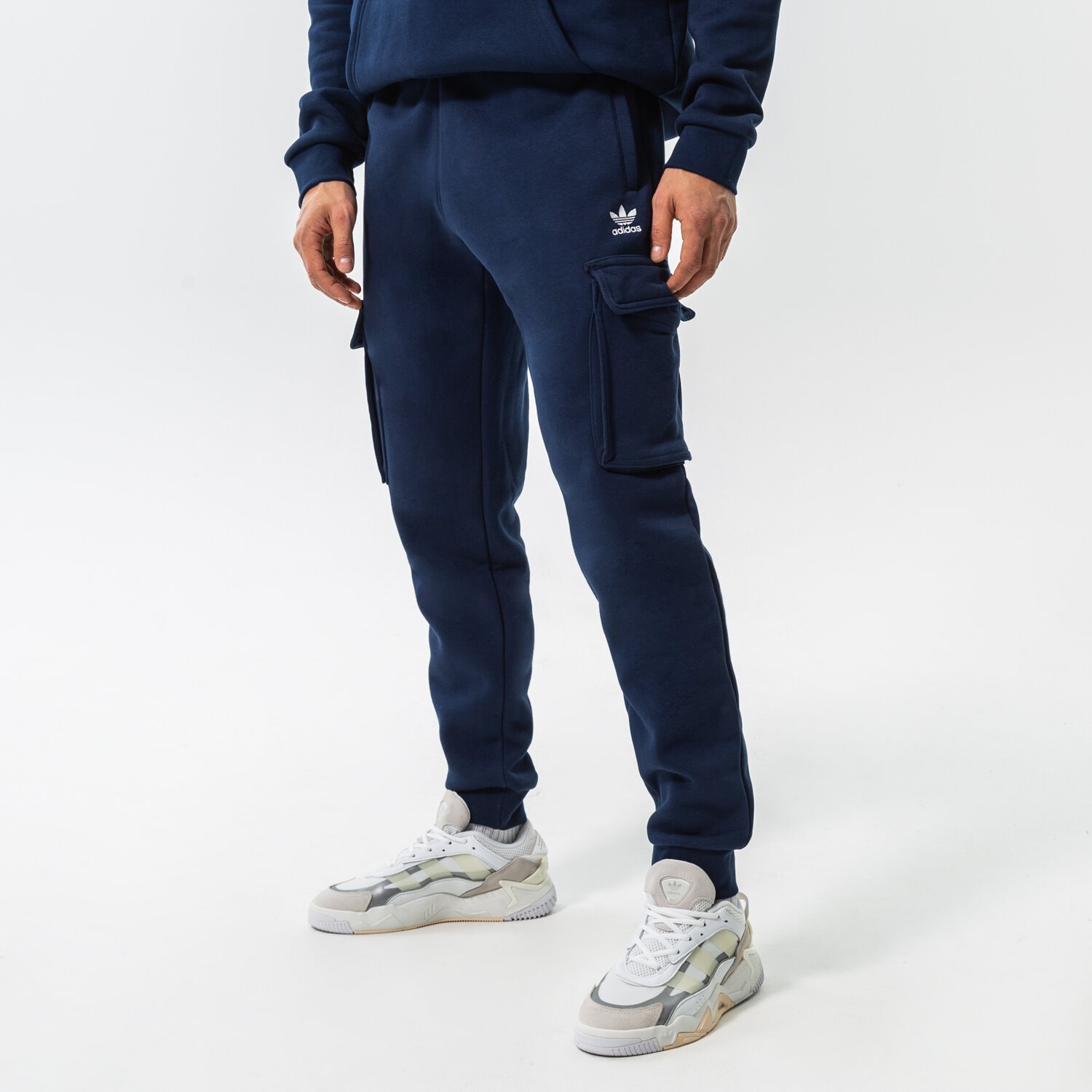 Bărbați pantaloni ADIDAS PANTALONI  ESSENTIALS C P HK0185 Bleumarin