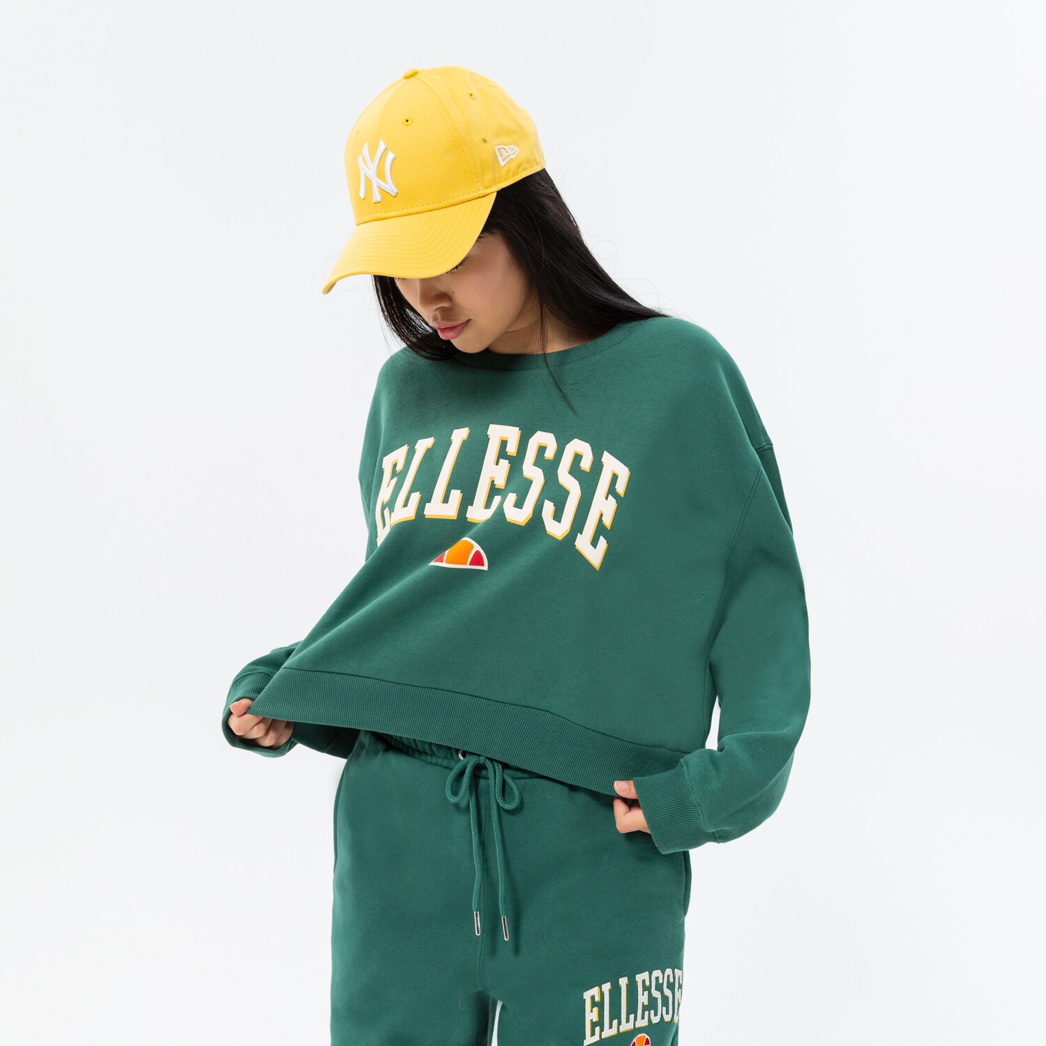 Femei bluză ELLESSE BLUZĂ NESTER CROP SWEATSHIRT DGREEN SGP16700502 Verde