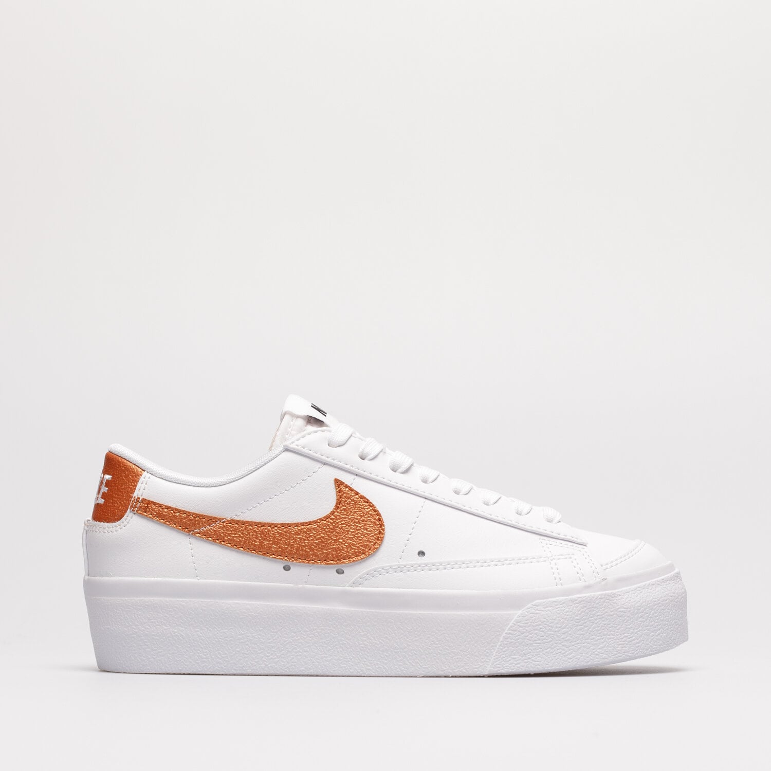 Femei pantofi sport NIKE W BLAZER LOW PLATFORM ESS DQ7571-100 Alb