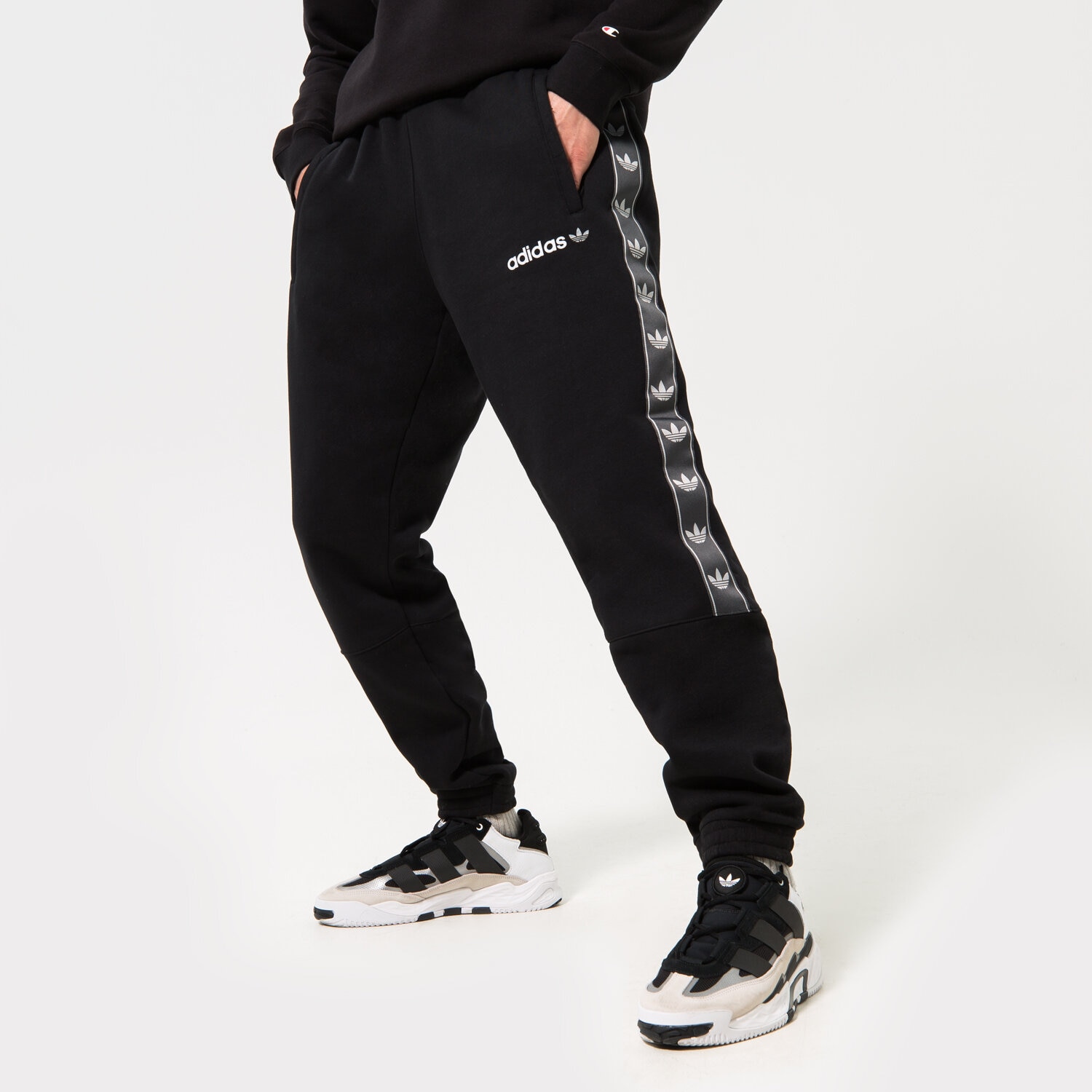Bărbați pantaloni ADIDAS PANTALONI  TAPE FLC PANT BLK HR4467 Negru