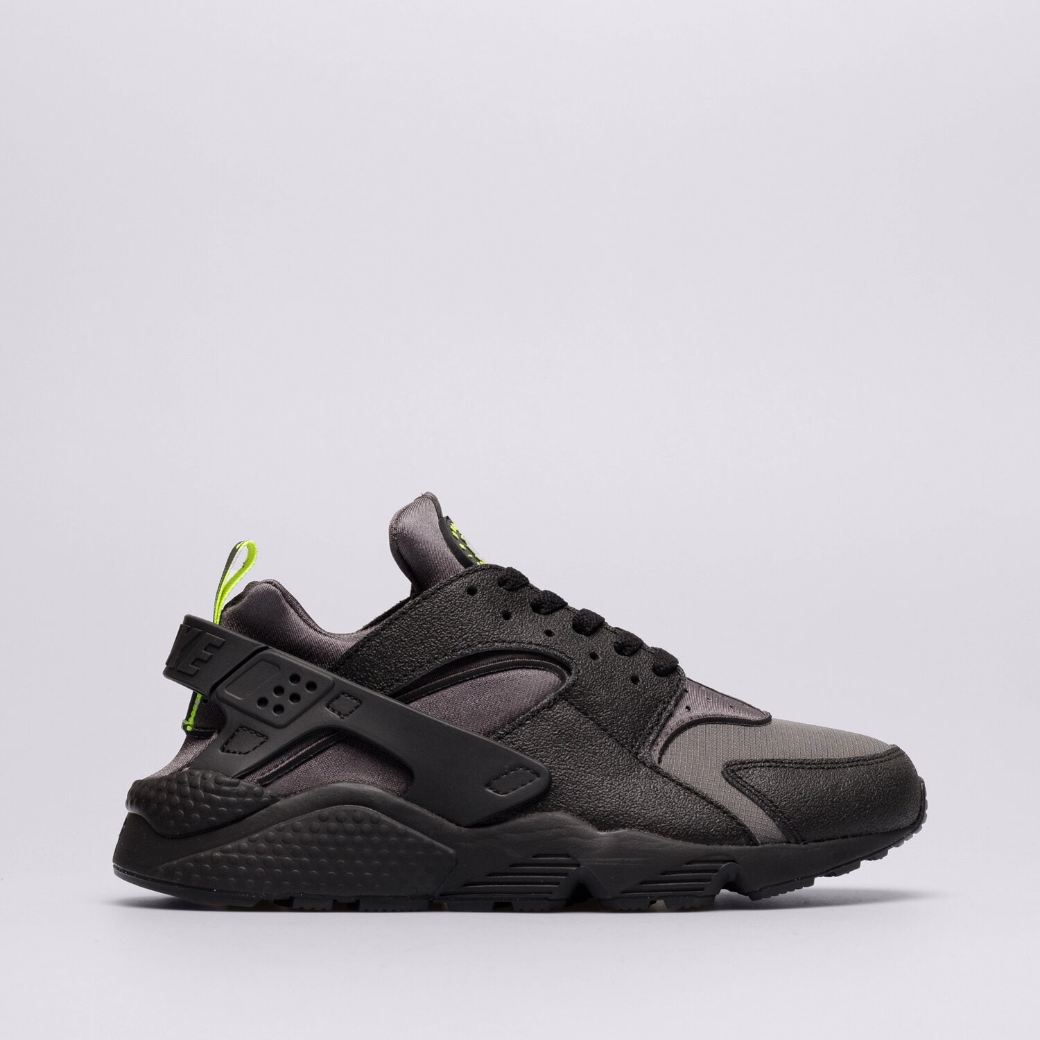 Barbați pantofi sport NIKE AIR HUARACHE WT  DZ4499-001 Negru