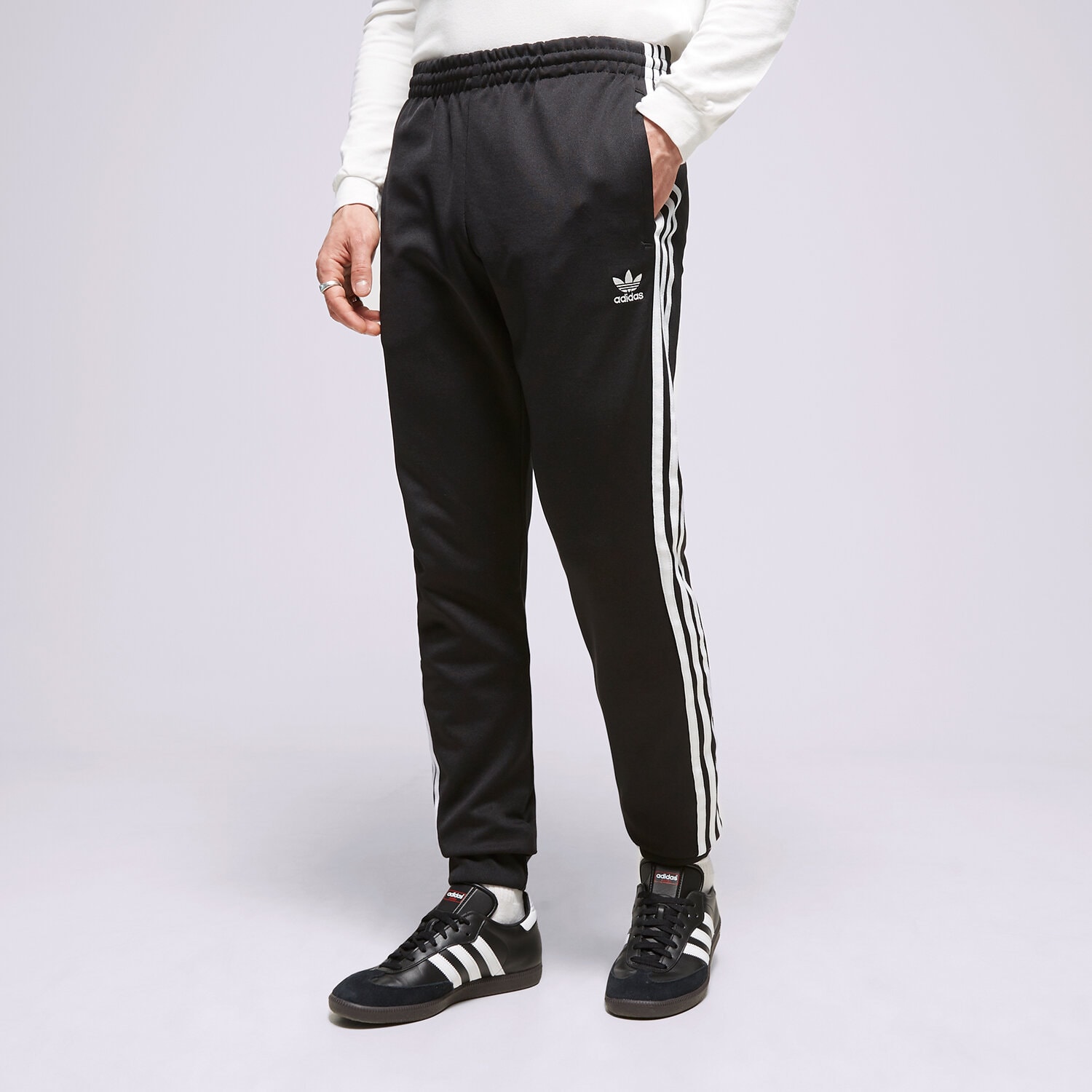 Bărbați pantaloni ADIDAS PANTALONI  SSTP BLK PANTS IA4791 Negru