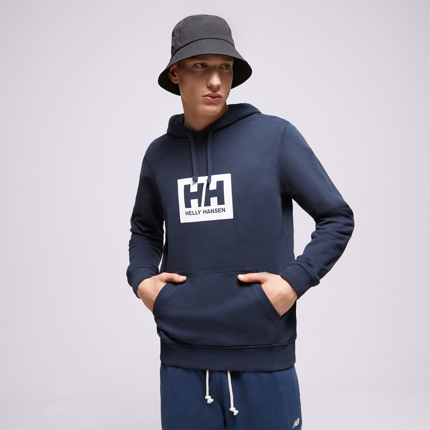 Bărbați bluză HELLY HANSEN BLUZĂ CU GLUGĂ HH BOX HOODIE 53289598 Negru