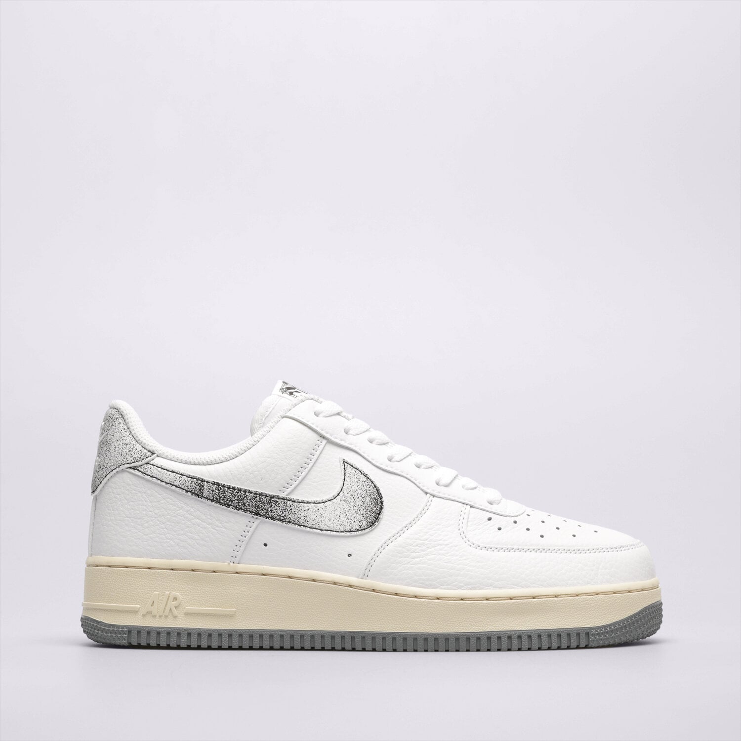 Barbați pantofi sport NIKE AIR FORCE 1 '07 LX DV7183-100 Alb