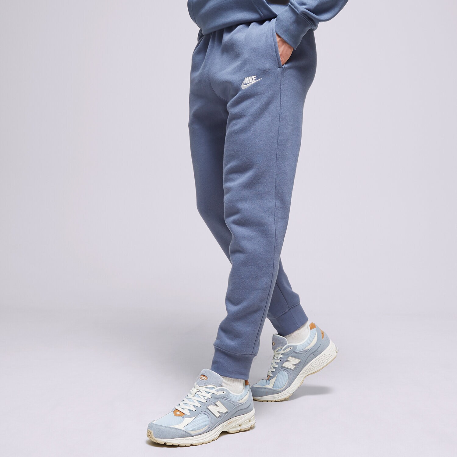 Bărbați pantaloni NIKE PANTALONI SPORTSWEAR CLUB FLEECE BV2671-491 Albastru