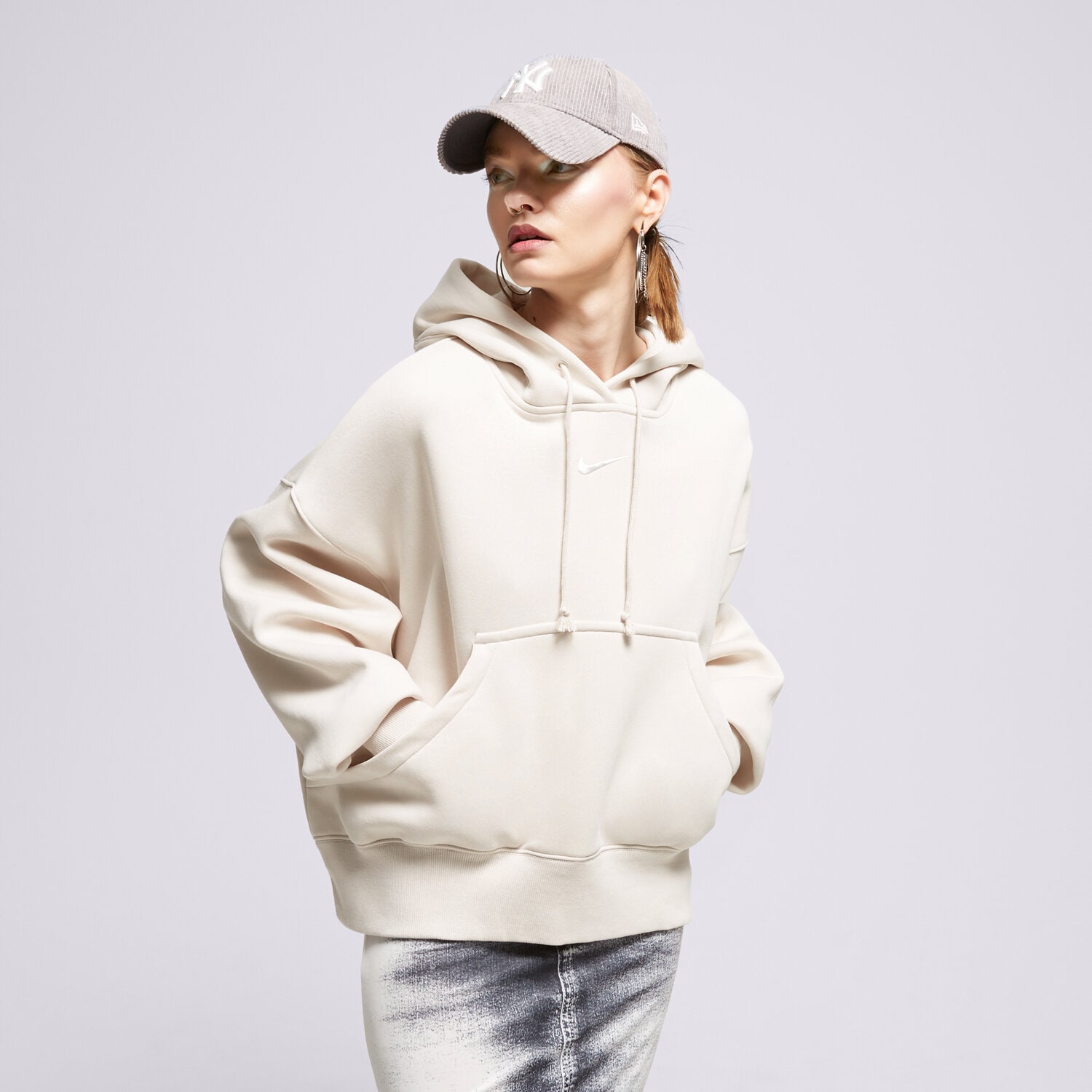 Femei bluză NIKE BLUZĂ CU GLUGĂ W NSW PHNX FLC OOS PO  DQ5858-104 Alb