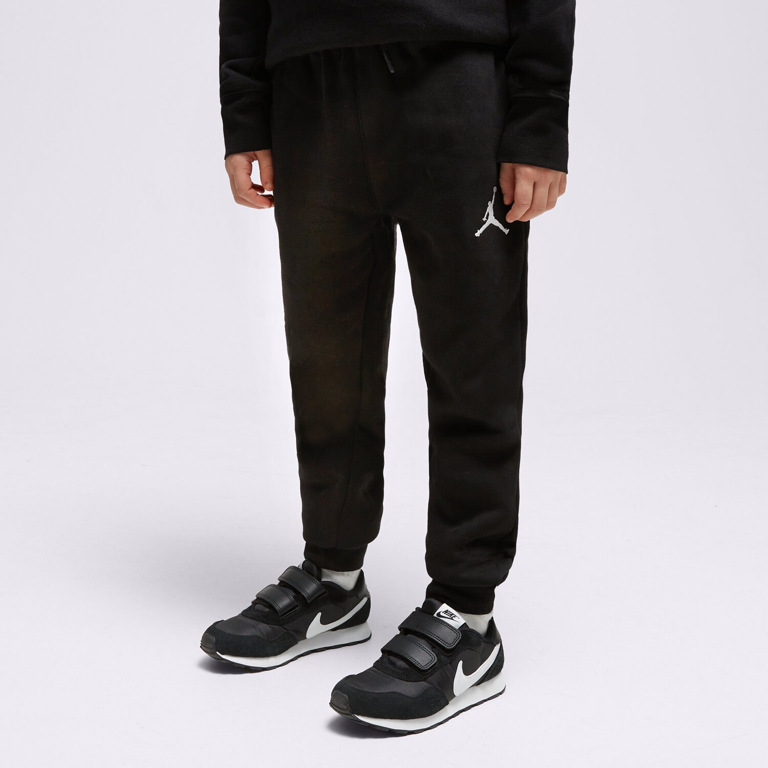 Pantaloni pentru copii JORDAN PANTALONI  MJ ESSENTIALS UU 95C549-023 Negru