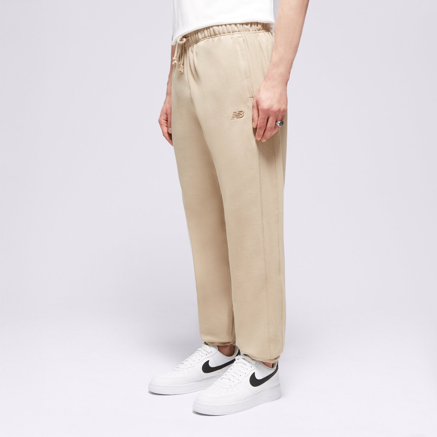 Bărbați pantaloni NEW BALANCE PANTALONI  ATHLETICS   FRENCH TERRY JOGGER MP41508SOT Bej