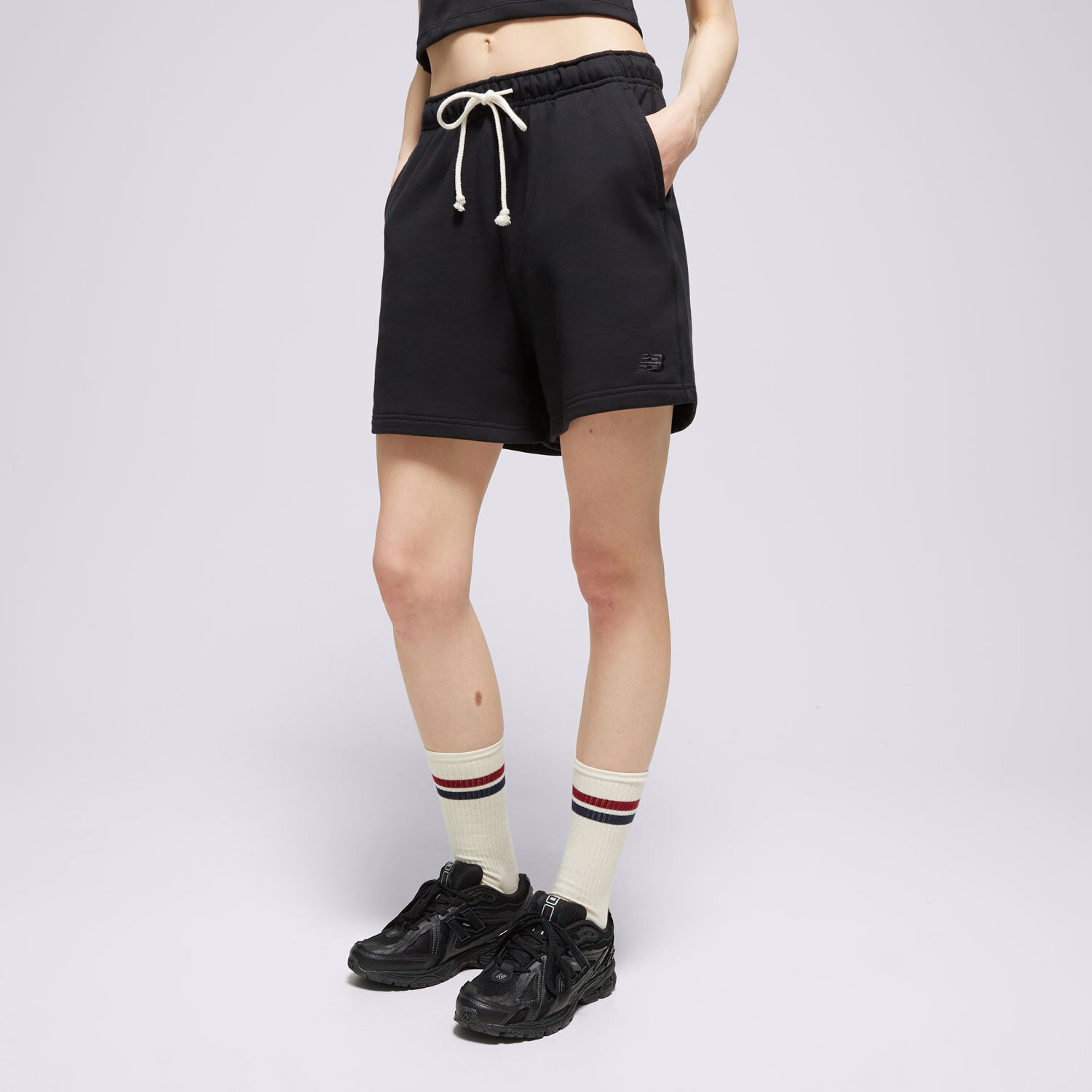 Femei pantaloni scurți NEW BALANCE PANTALONI SCURȚI   ATHLETICS FRENCH TERRY WS41508BK Negru