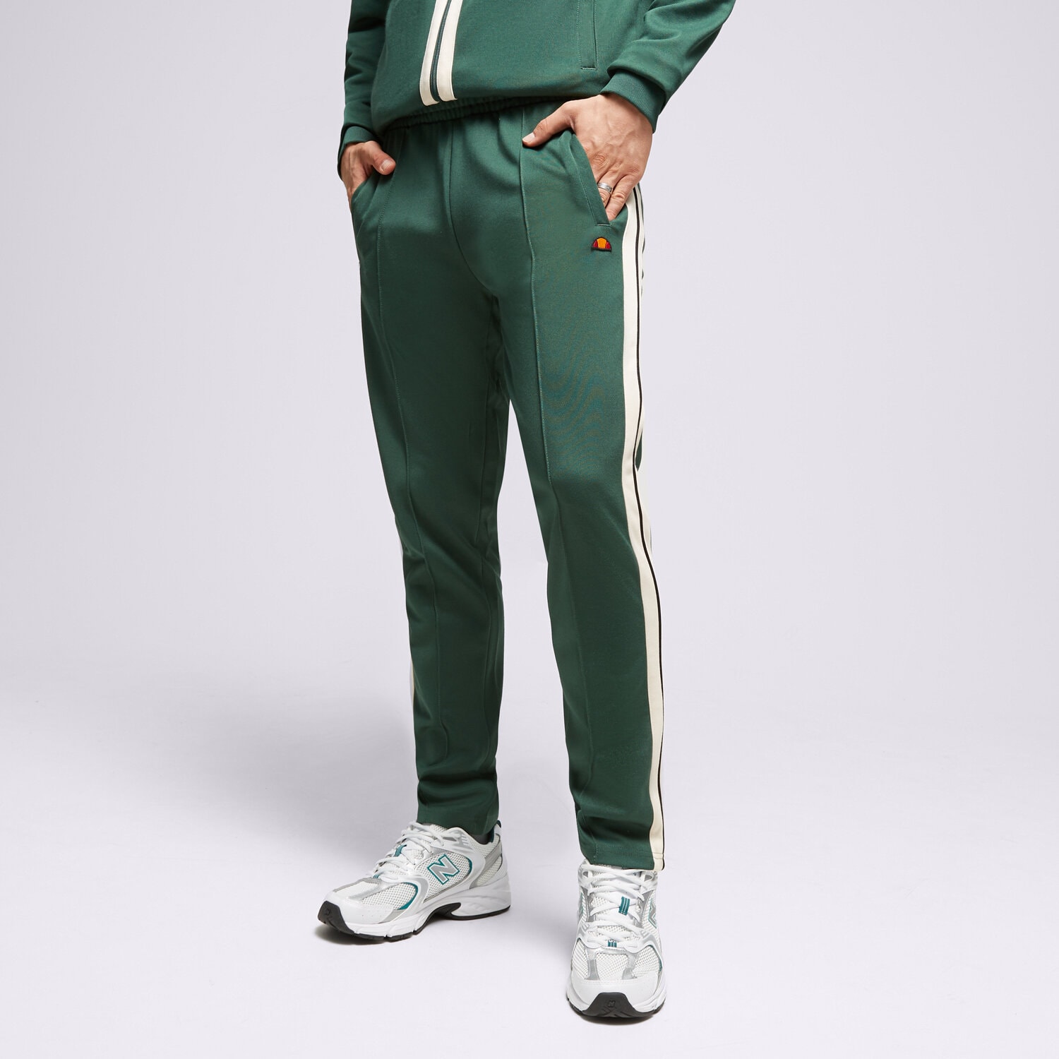 Bărbați pantaloni ELLESSE PANTALONI  LUXOR TRACK PANT DGREEN SHT19004502 Verde