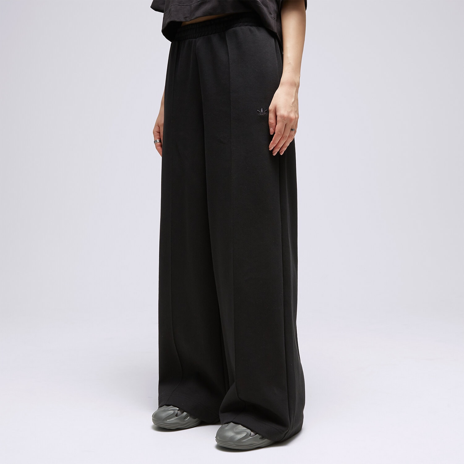 Femei pantaloni ADIDAS PANTALONI  WIDELEG PANT II8024 Negru