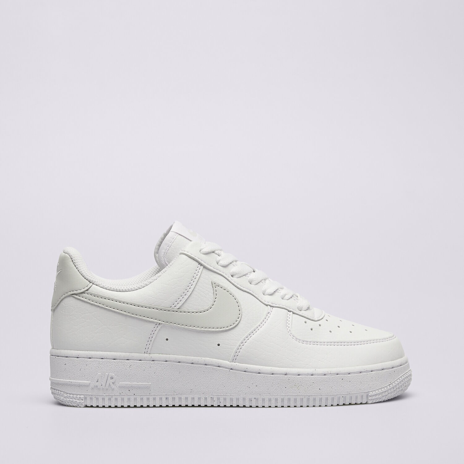 Femei pantofi sport NIKE AIR FORCE 1 '07 NEXT NATURE DV3808-109 Alb