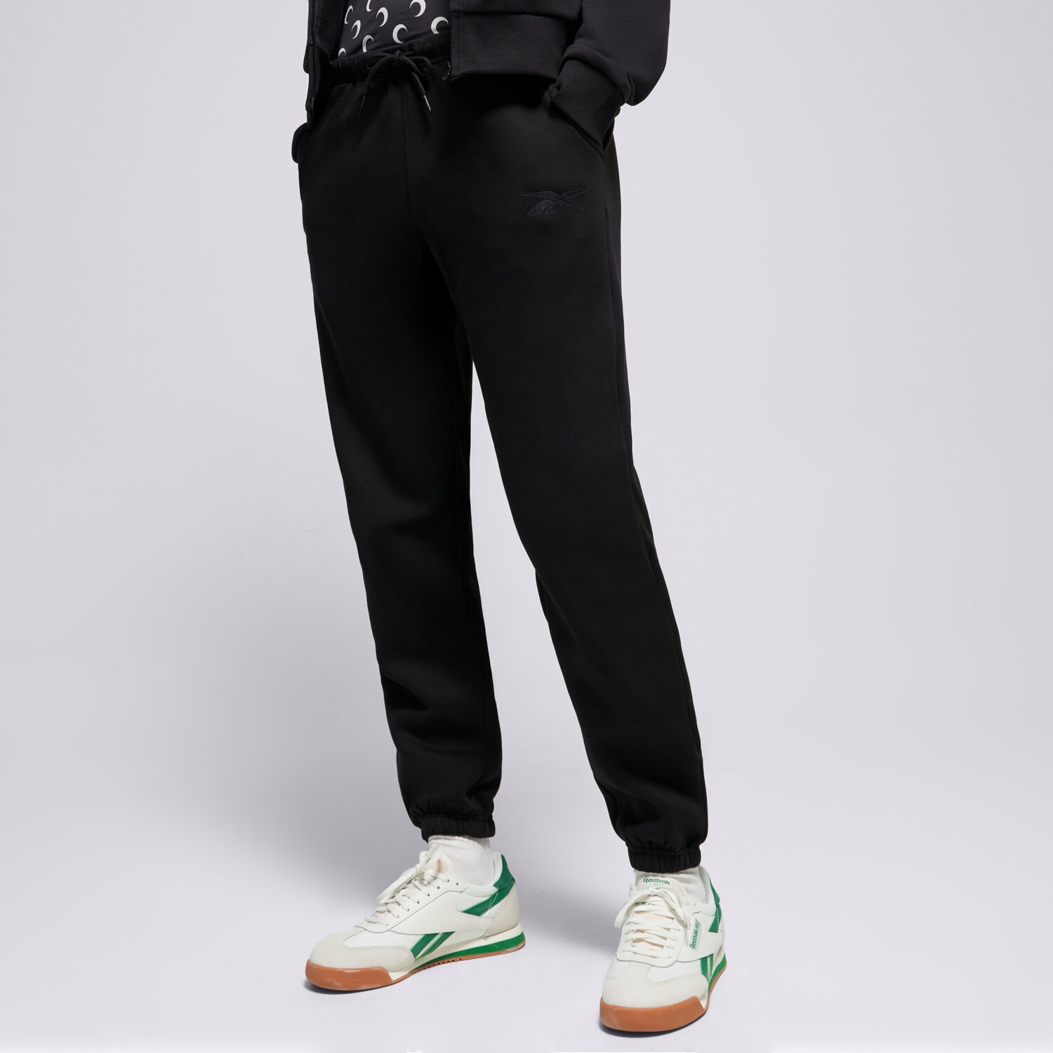 Femei pantaloni REEBOK PANTALONI  AMANDA ELASTICATED 100239801 Negru