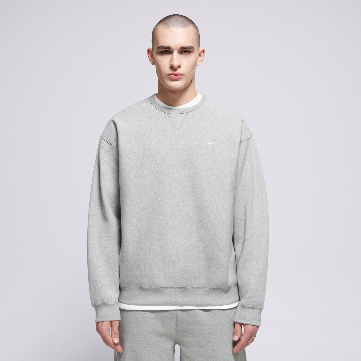Bărbați bluză NIKE BLUZĂ M NL SOLO SWSH BB CREW HV1086-063 Gri