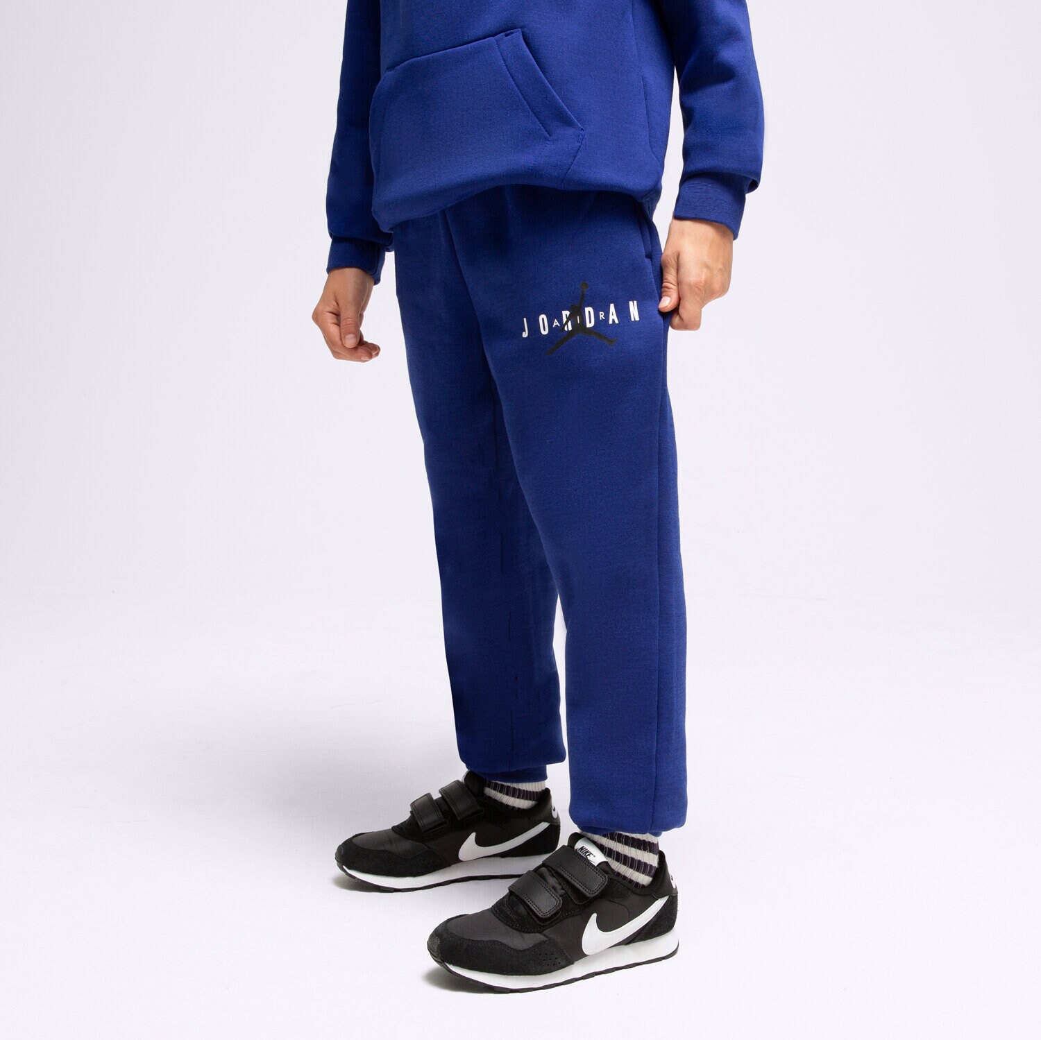 Pantaloni pentru copii JORDAN PANTALONI  JDB JUMPMAN SUSTAINABLE BOY 95B912-U1A Bleumarin