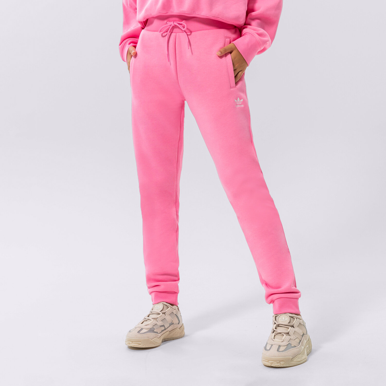 Femei pantaloni ADIDAS PANTALONI  TRACK PANT HJ7848 Roz