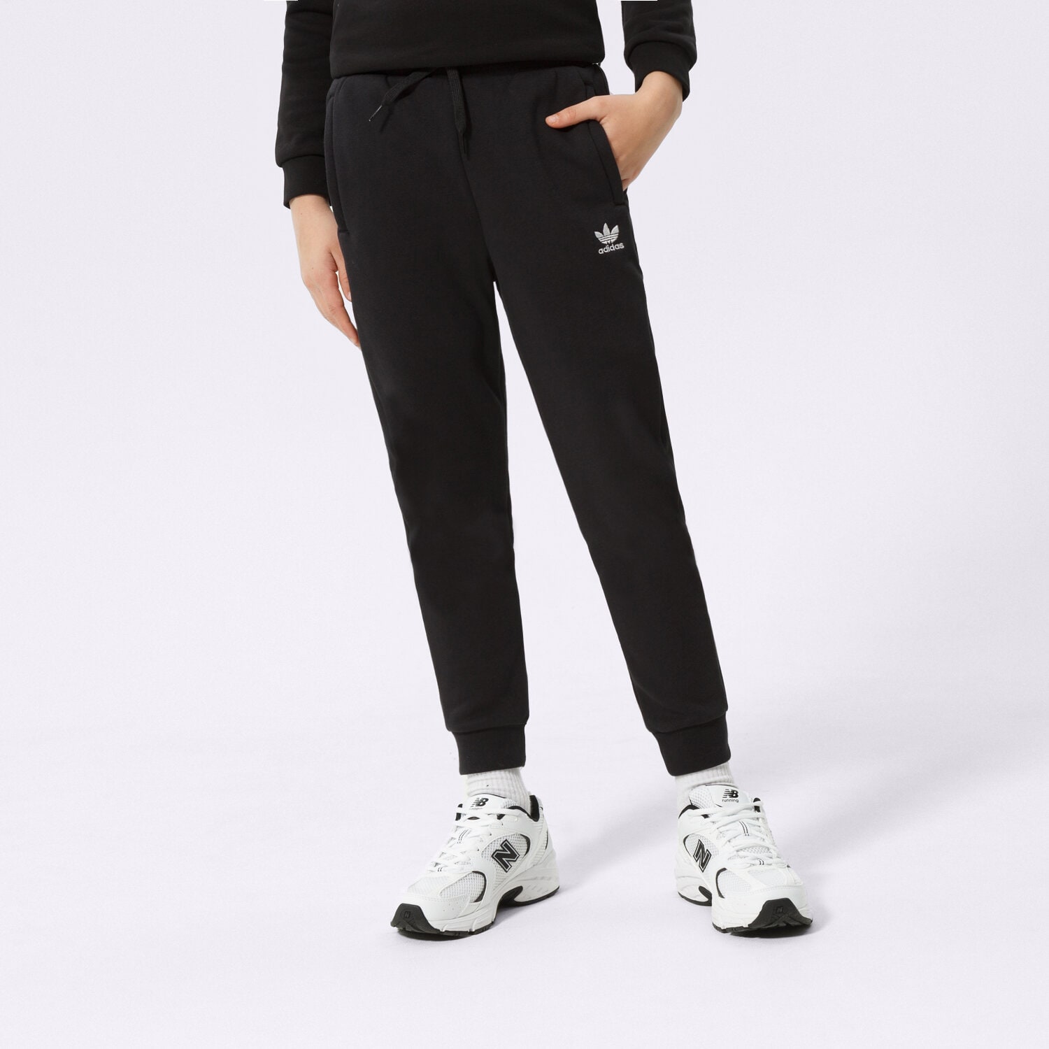 Pantaloni pentru copii ADIDAS PANTALONI  PANTS BOY H32406 Negru