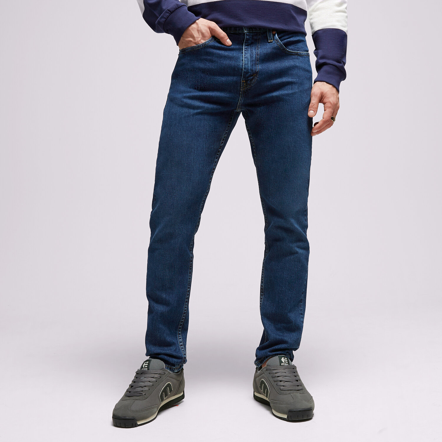 Bărbați pantaloni LEVI'S PANTALONI  LEVI'S 512 SLIM FIT TAPER JEANS 594370087M Bleumarin