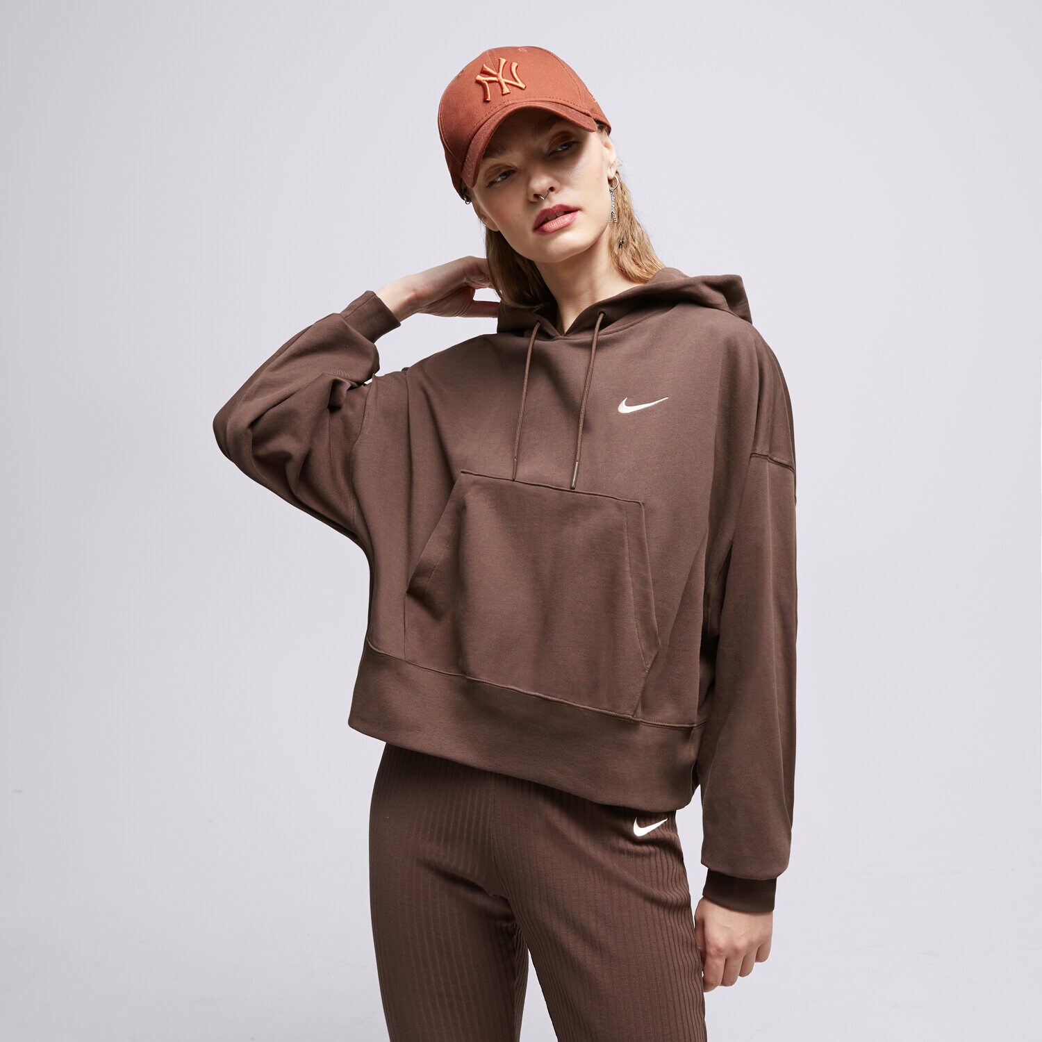 Femei bluză NIKE BLUZĂ CU GLUGĂ W NSW JRSY OS DM6417-237 Maro