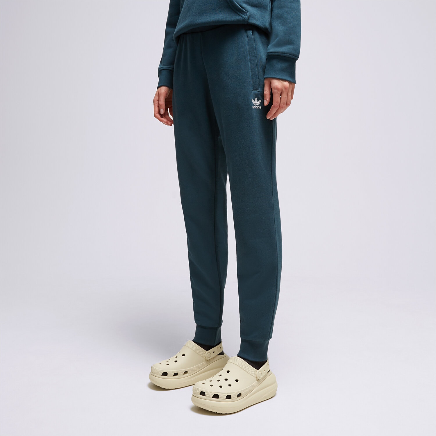 Femei pantaloni ADIDAS PANTALONI  TRACK PANT IJ9818 Bleumarin