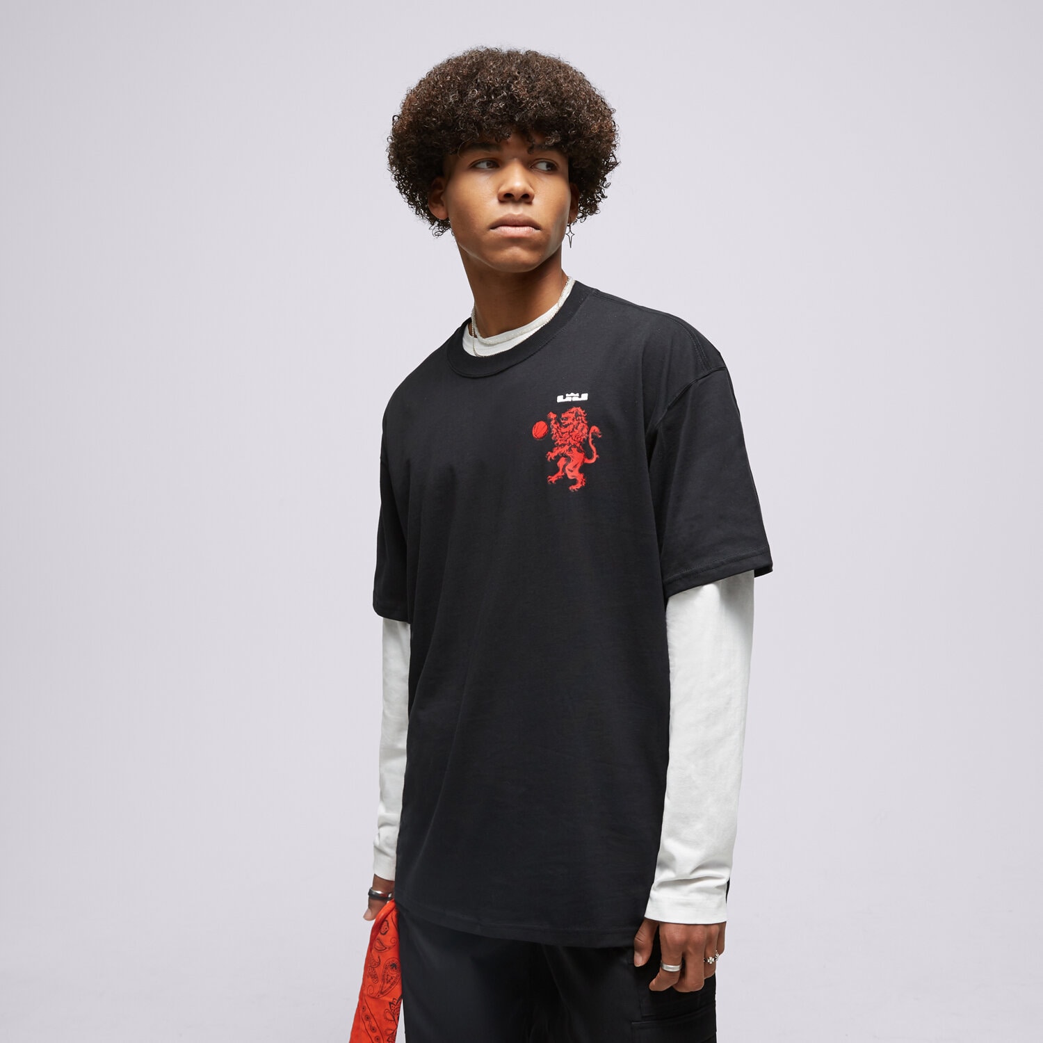 Bărbați tricou NIKE TRICOU LBJ M NK TEE M90 HO23 NBA FN0805-010 Negru