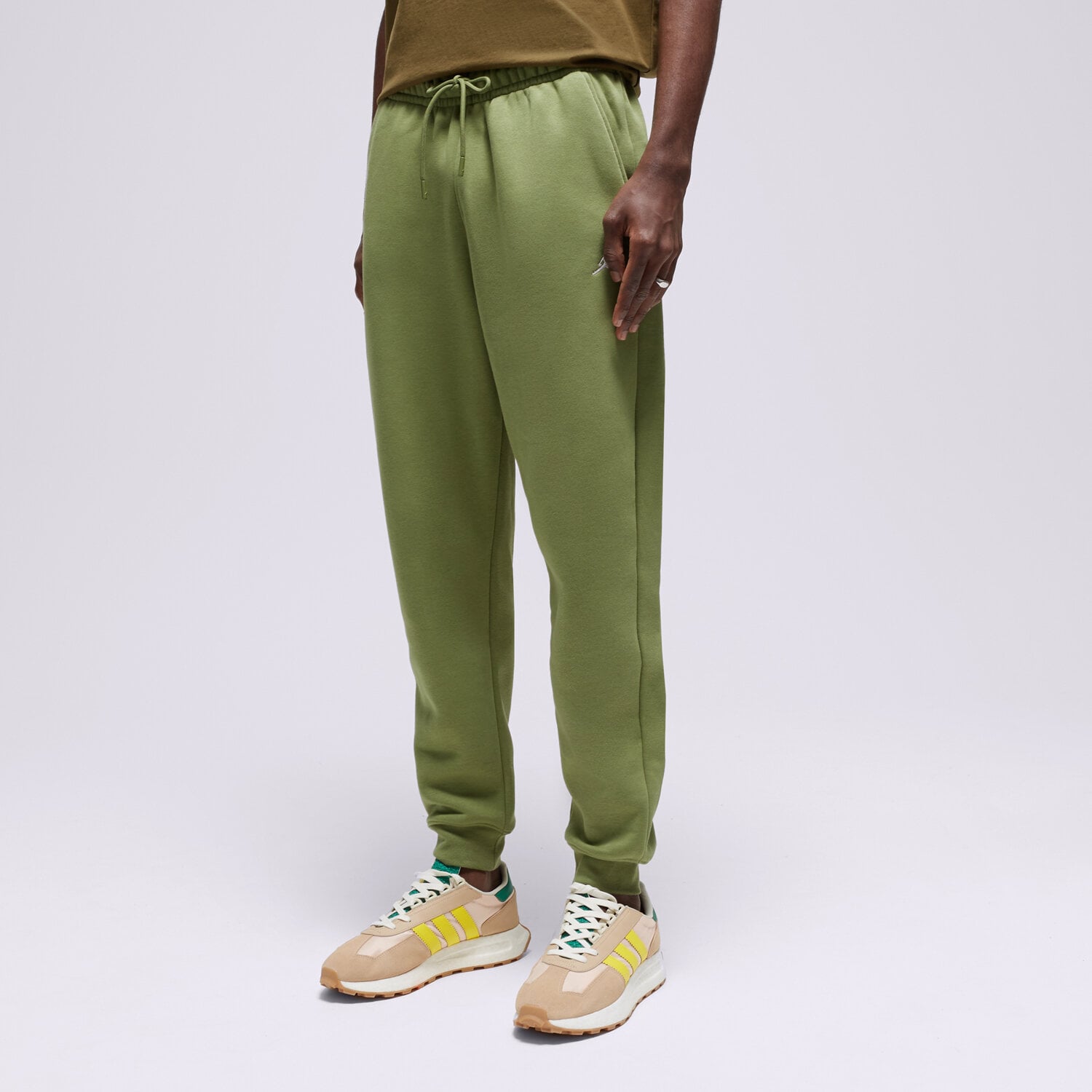 Bărbați pantaloni JORDAN PANTALONI  M J ESS FLC FJ7779-340 Kaki