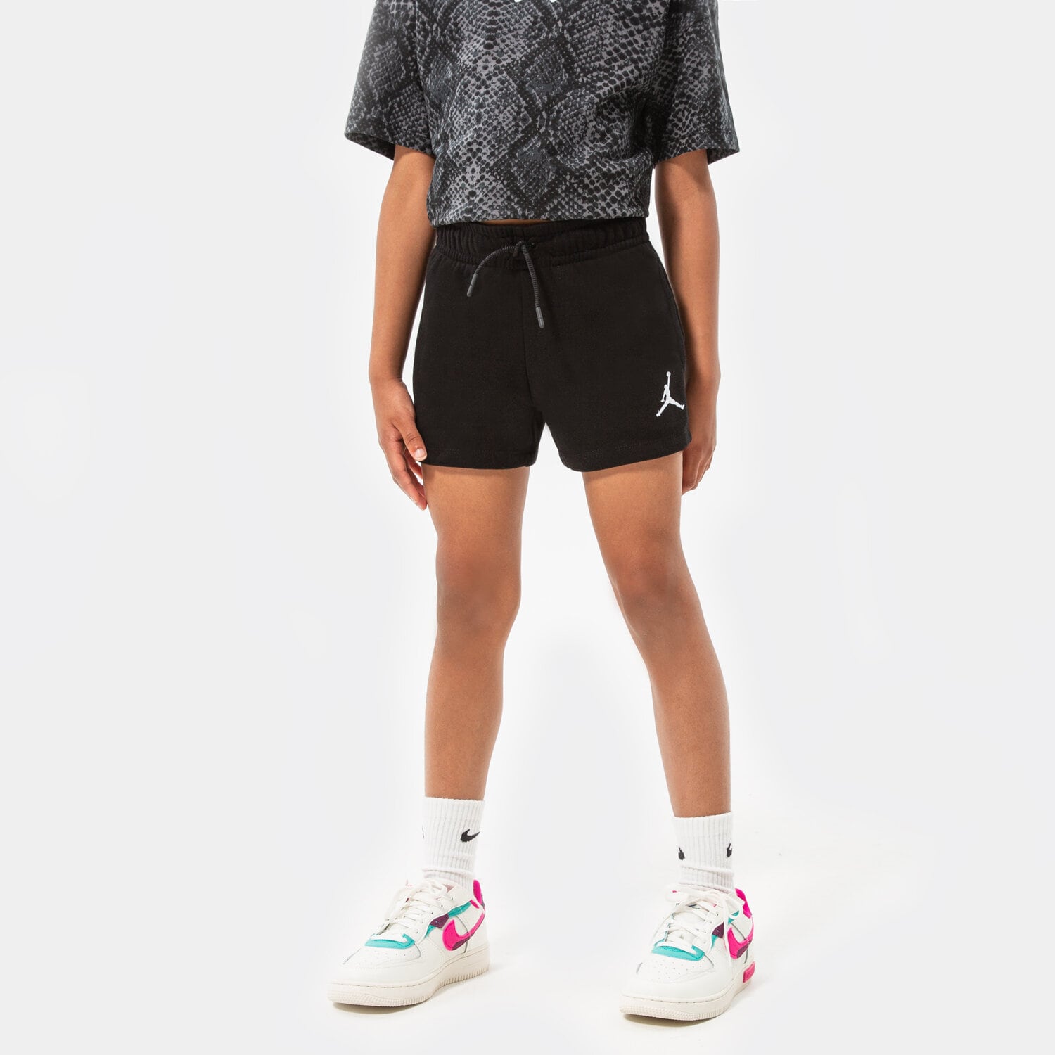 Pantaloni scurți și rochii pentru copii JORDAN PANTALONI SCURȚI JORDAN ESSENTIALS SHORTS GIRL 45A771-023 Negru