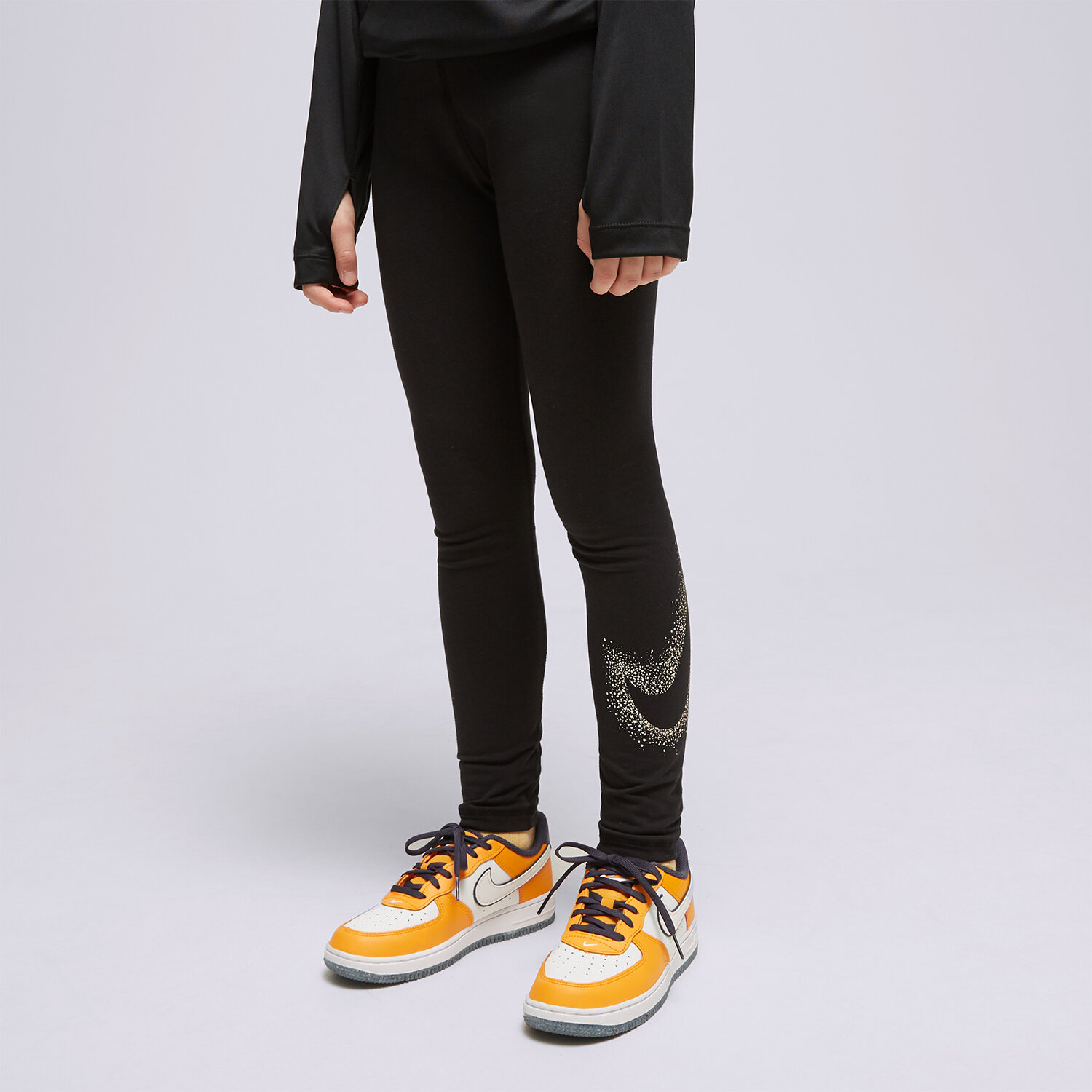 Pantaloni pentru copii NIKE COLANȚI (G) NSW SHINE LG BLK/GD DV3232-010 Negru