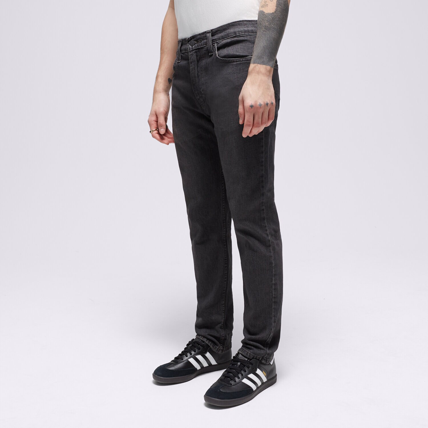 Bărbați pantaloni LEVI'S PANTALONI  502 TAPER HI BALL 57783-0105M Negru