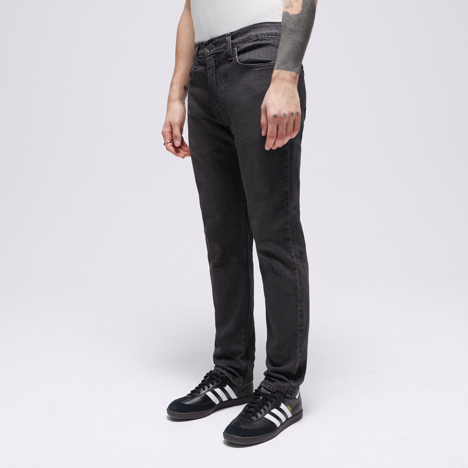 Bărbați pantaloni LEVI'S PANTALONI  502 TAPER HI BALL 57783-0105M Negru