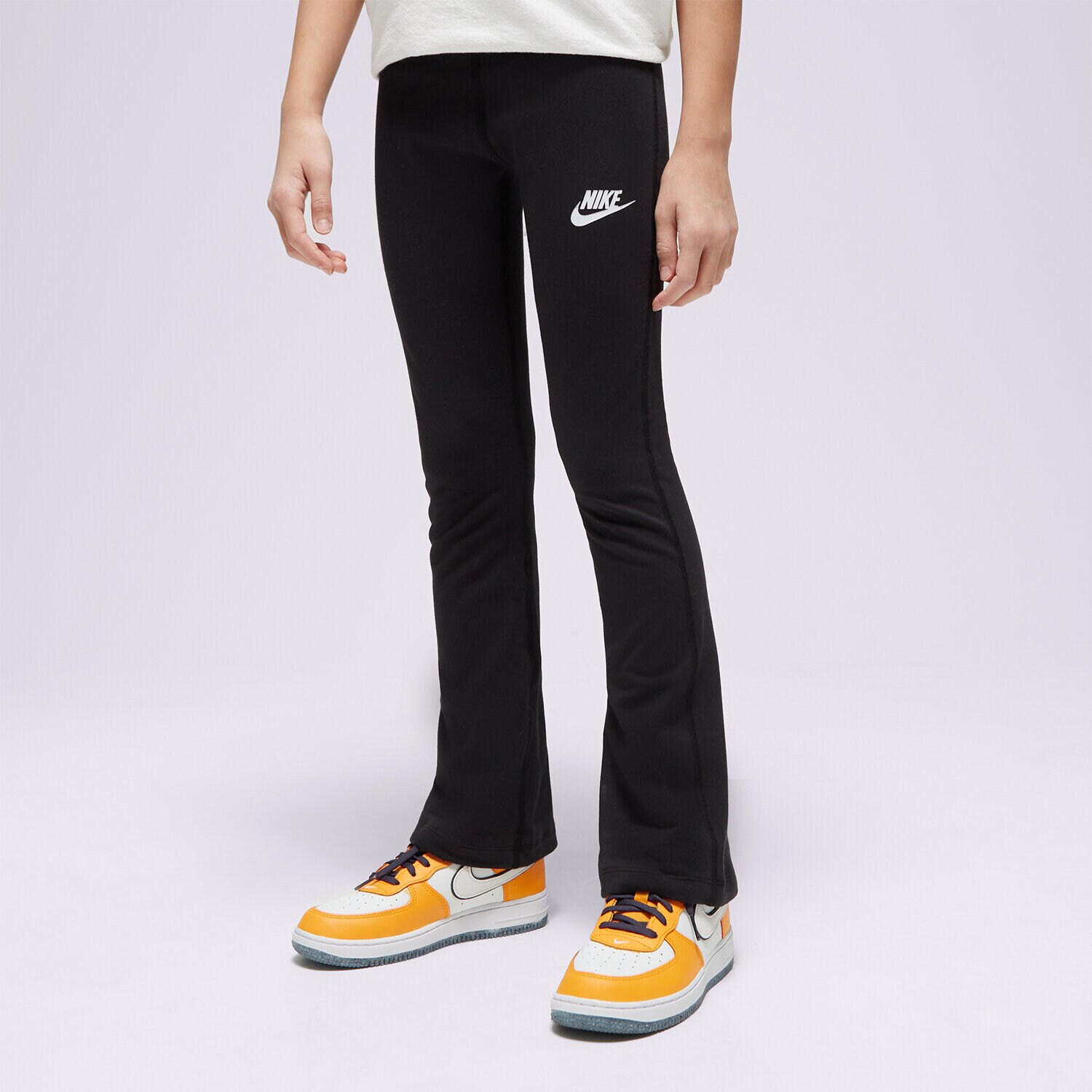 Pantaloni pentru copii NIKE PANTALONI G NSW FAVORITES TGHT FLARE LBR GIRL FJ6169-010 Negru