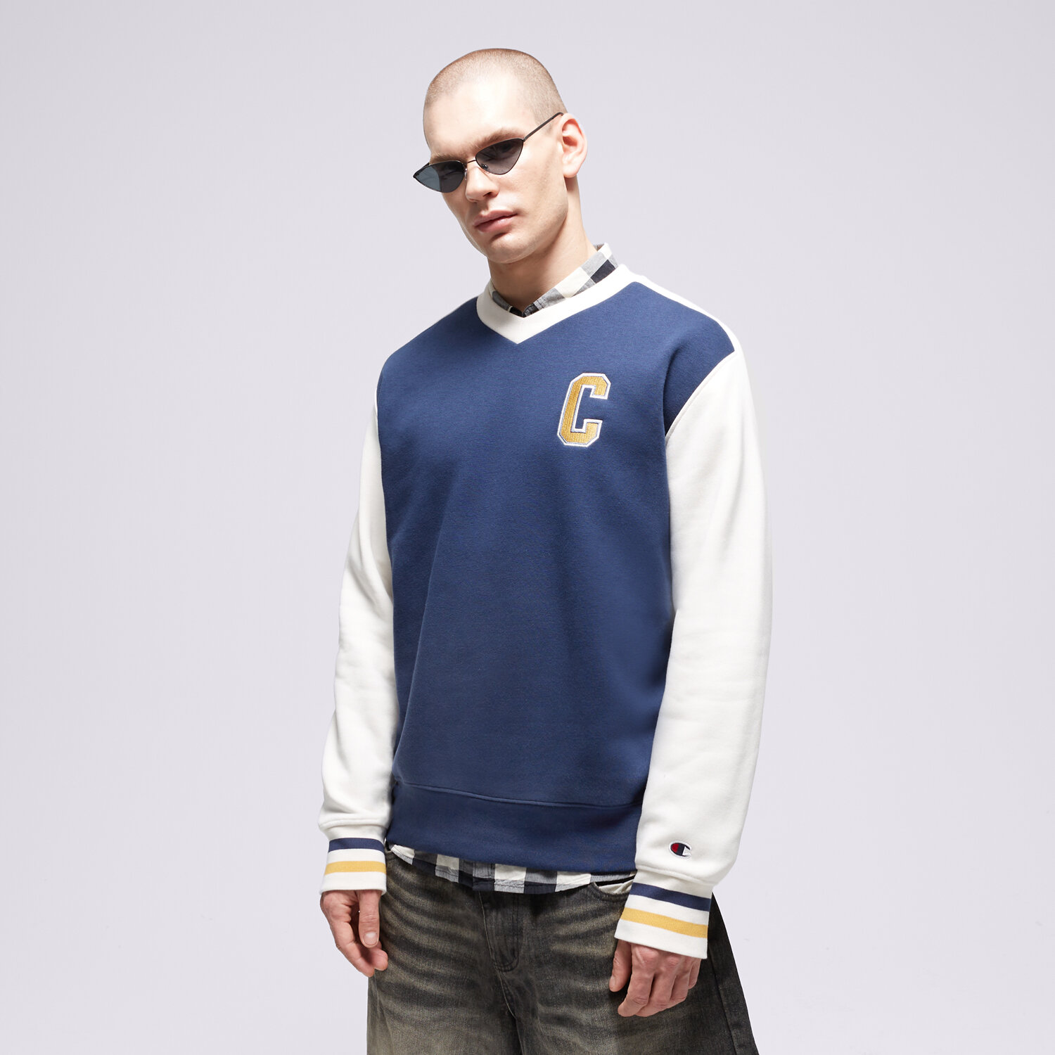 Bărbați bluză CHAMPION BLUZĂ V-NECK SWEATSHIRT 219176BS561 Bleumarin