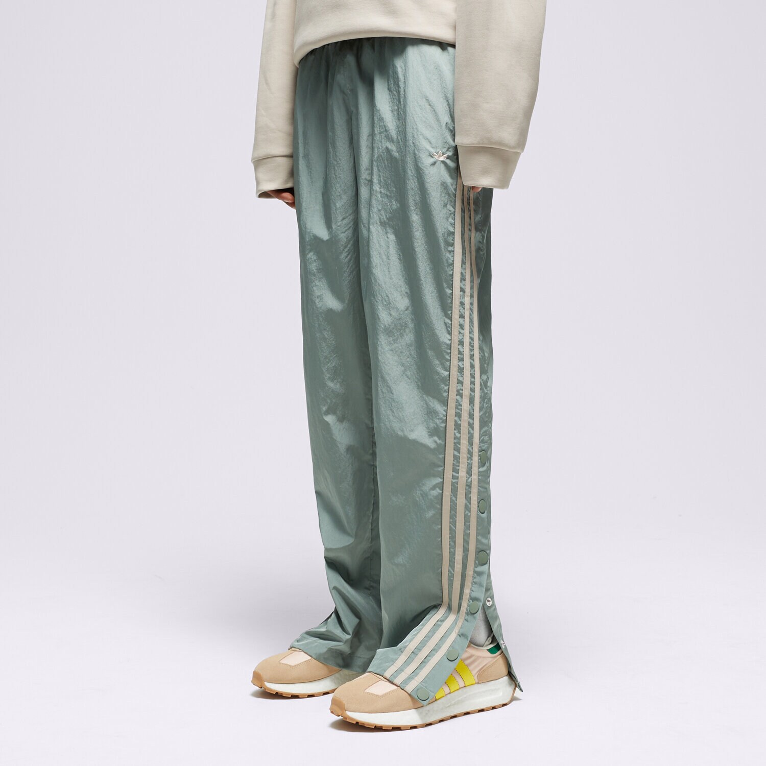 Bărbați pantaloni ADIDAS PANTALONI IK8559 Verde