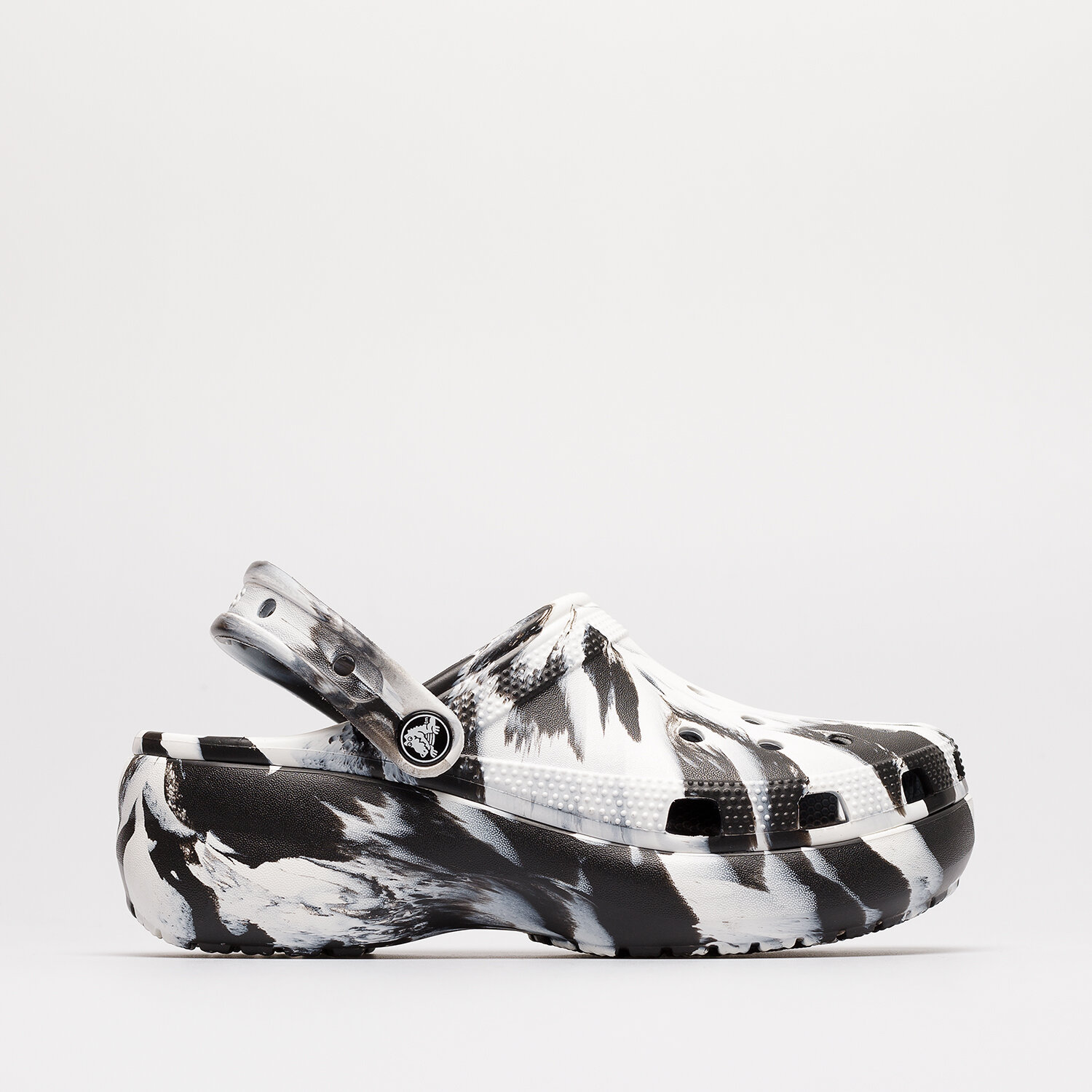 Femei șlapi CROCS PLATFORM MARBLED 207176-BW Negru